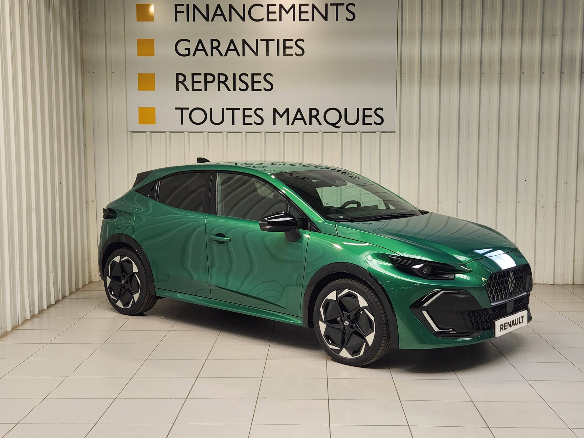 Vente en ligne Renault Clio 6 Clio E-Tech full hybrid 160 ch au prix de 26 190 €