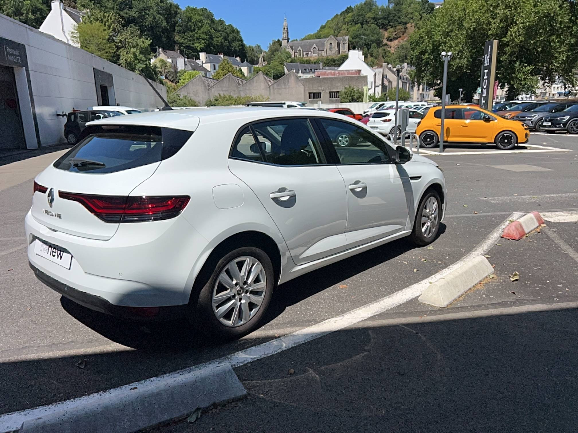 Vente en ligne Renault Megane 4 Mégane IV Berline Blue dCi 115 au prix de 14 290 €