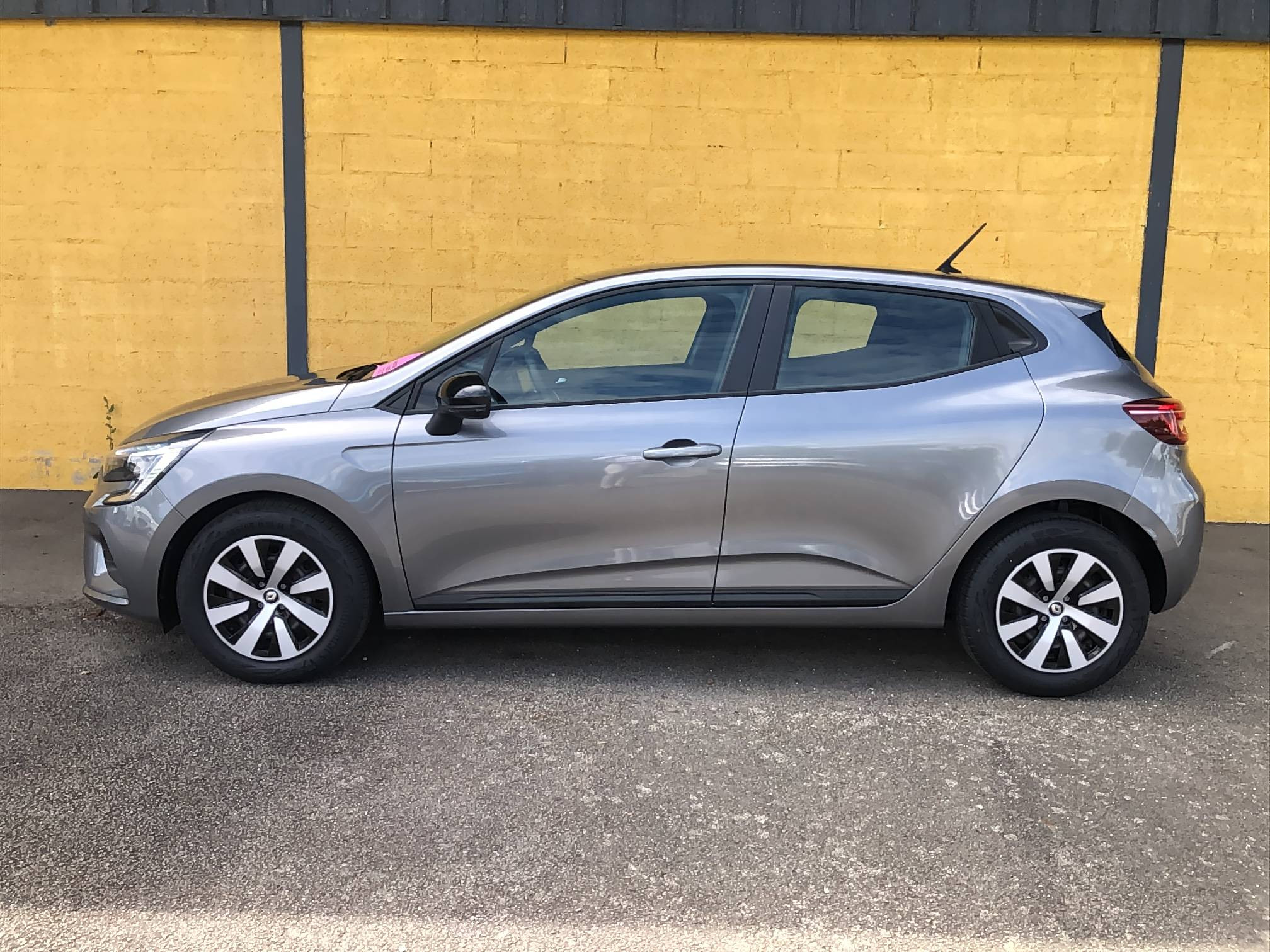 Vente en ligne Renault Clio 5 Clio TCe 90 au prix de 14 990 €