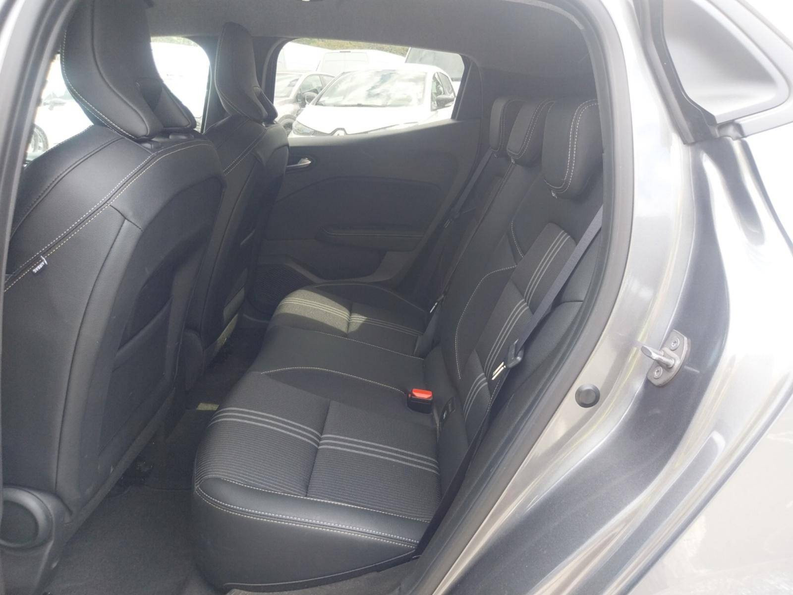 Vente en ligne Renault Clio 5 Clio E-Tech full hybrid 145 au prix de 17 990 €