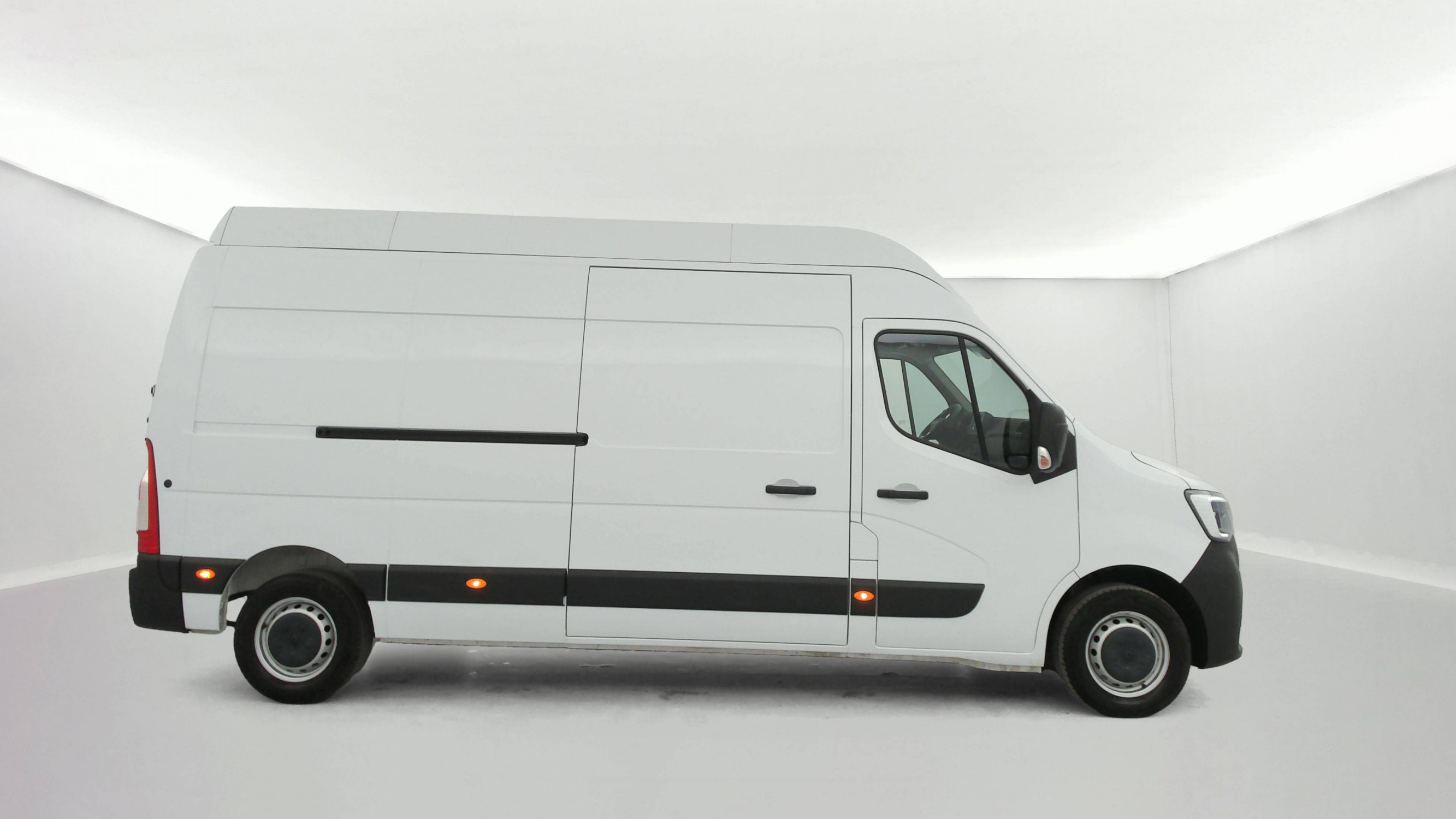 Vente en ligne Renault Master Fourgon MASTER FGN TRAC F3500 L3H3 BLUE DCI 135 au prix de 28 990 €