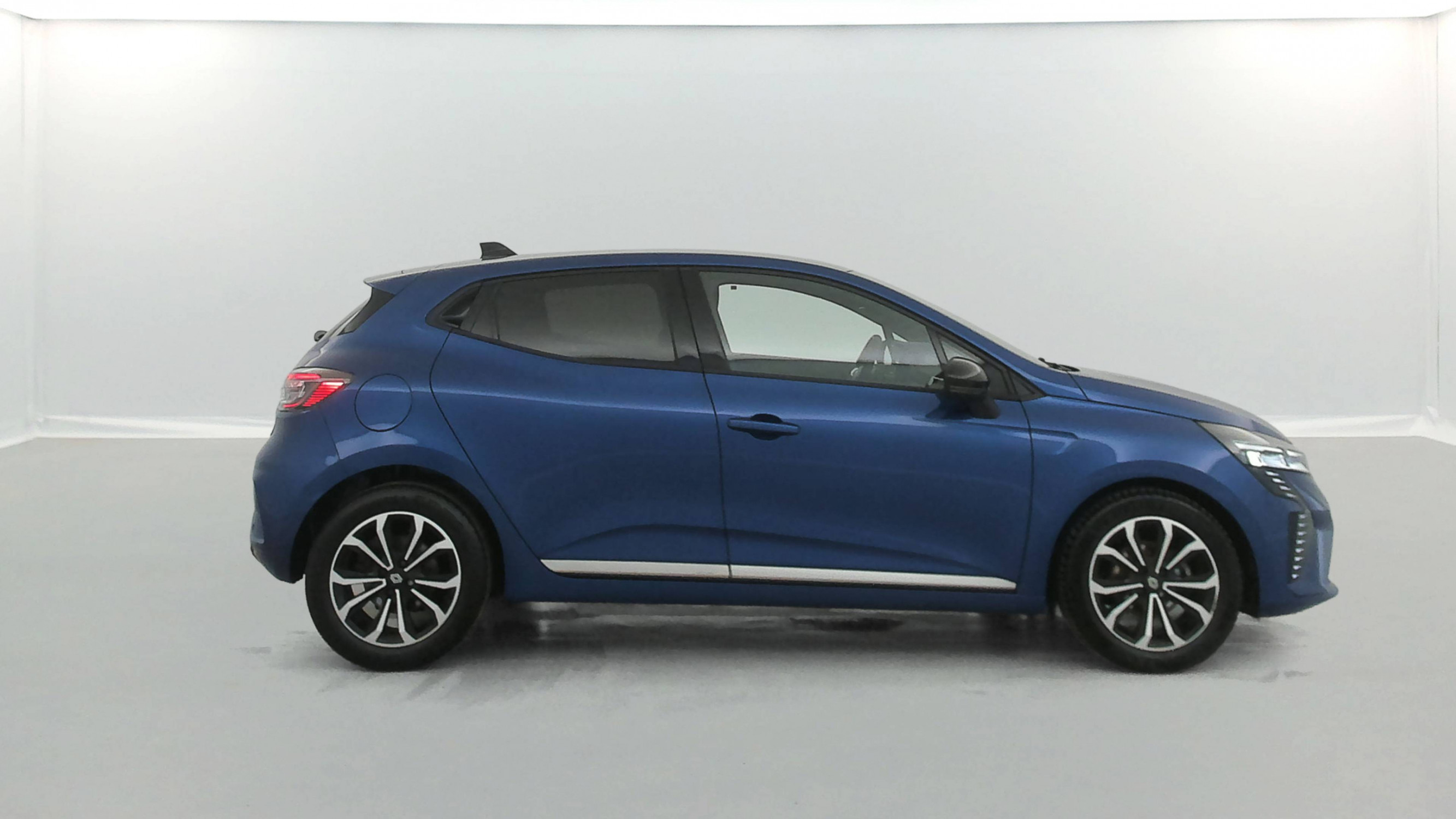 Vente en ligne Renault Clio 5 Clio TCe 90 au prix de 15 990 €