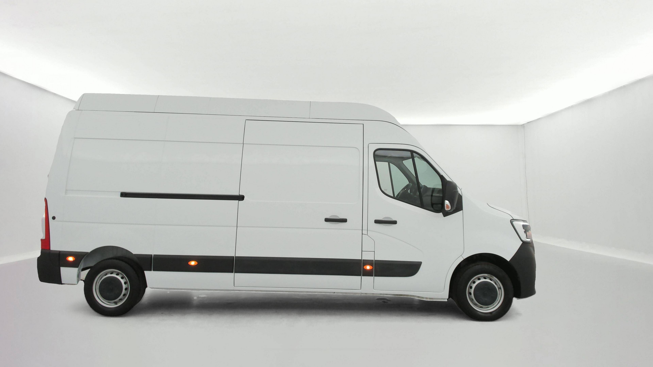 Vente en ligne Renault Master Fourgon MASTER FGN TRAC F3500 L3H3 BLUE DCI 135 au prix de 27 990 €