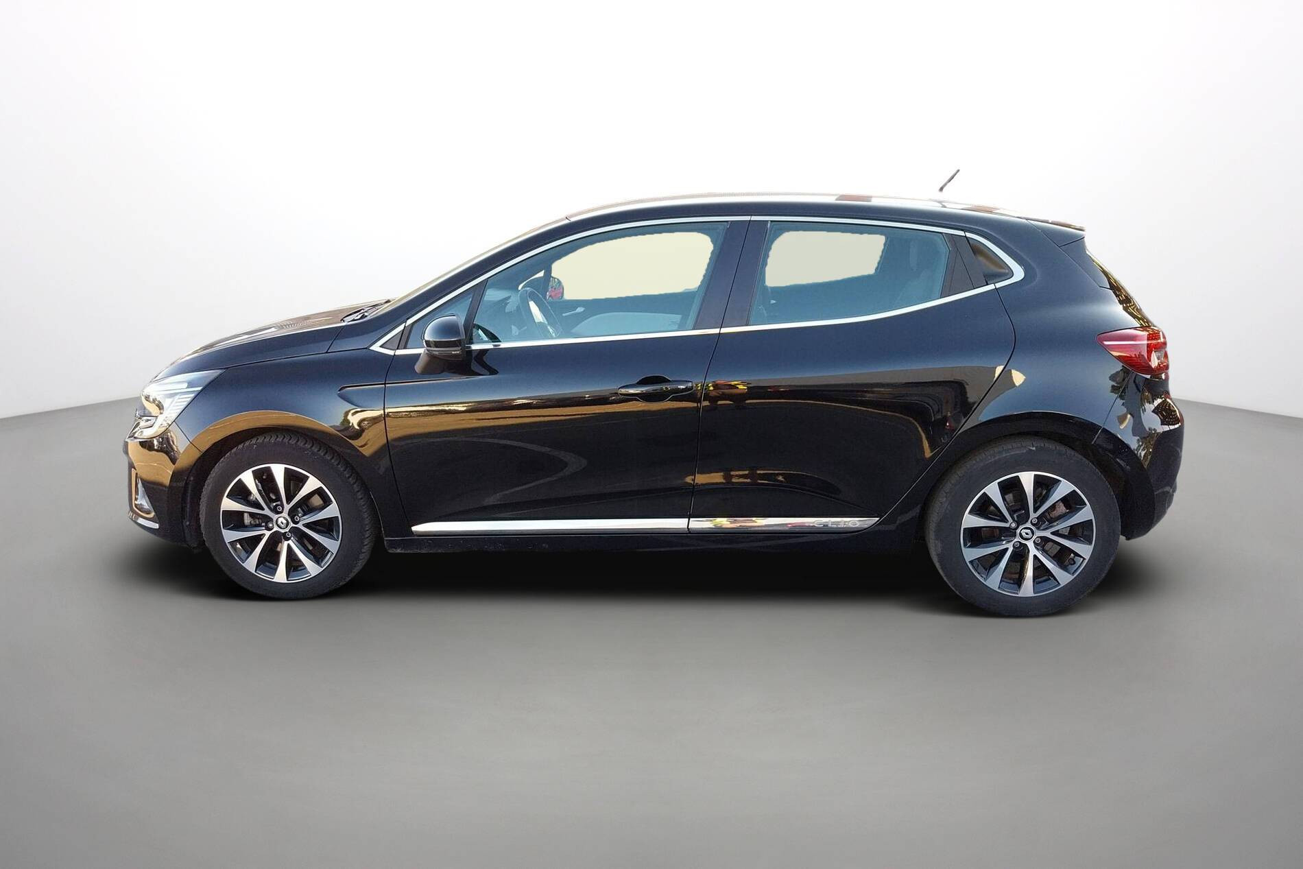 Vente en ligne Renault Clio 5 Clio E-Tech 140 - 21N au prix de 15 790 €
