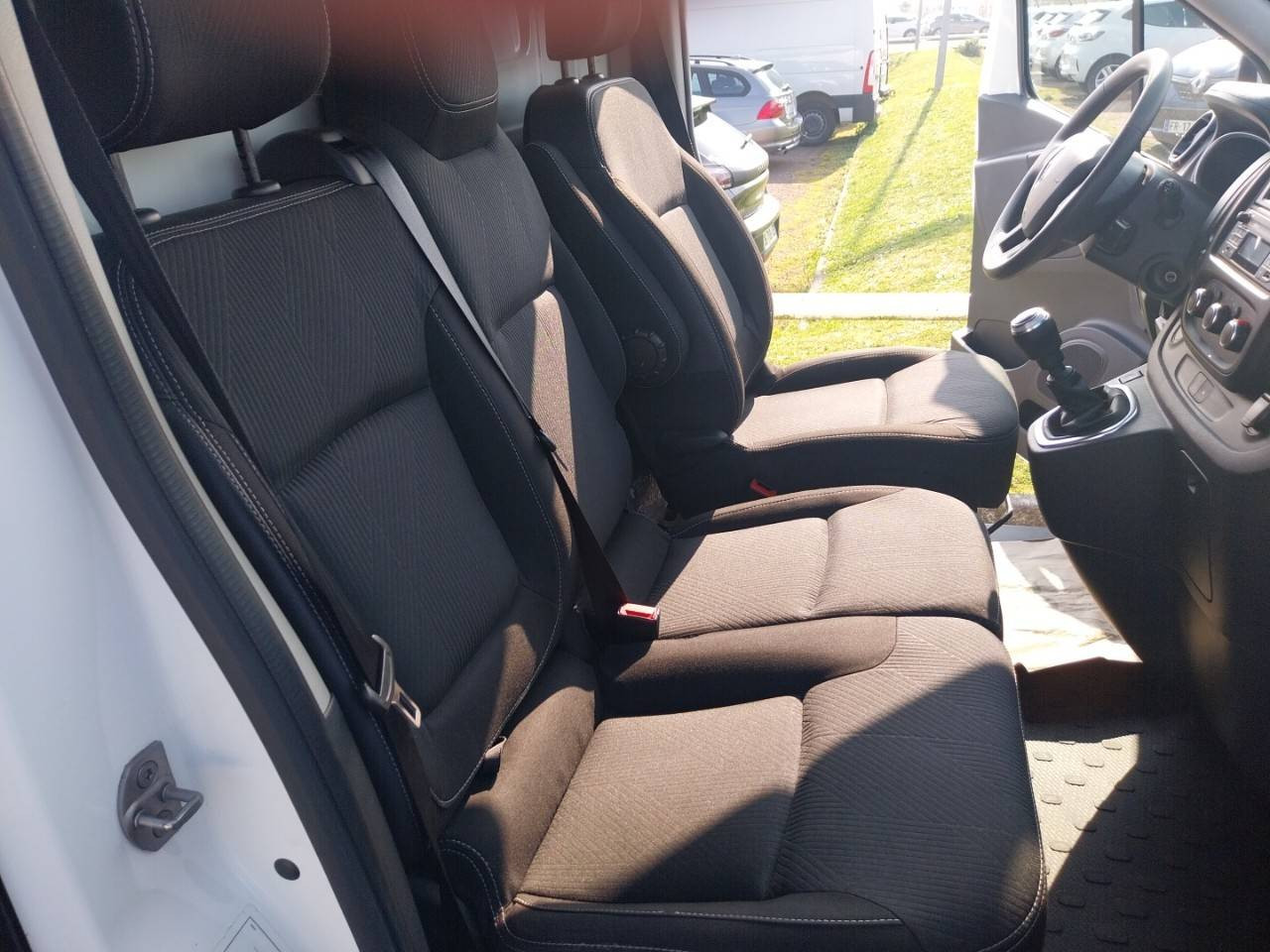 Vente en ligne Renault Trafic 3 Fourgon TRAFIC FGN L2H1 1300 KG DCI 120 au prix de 20 490 €