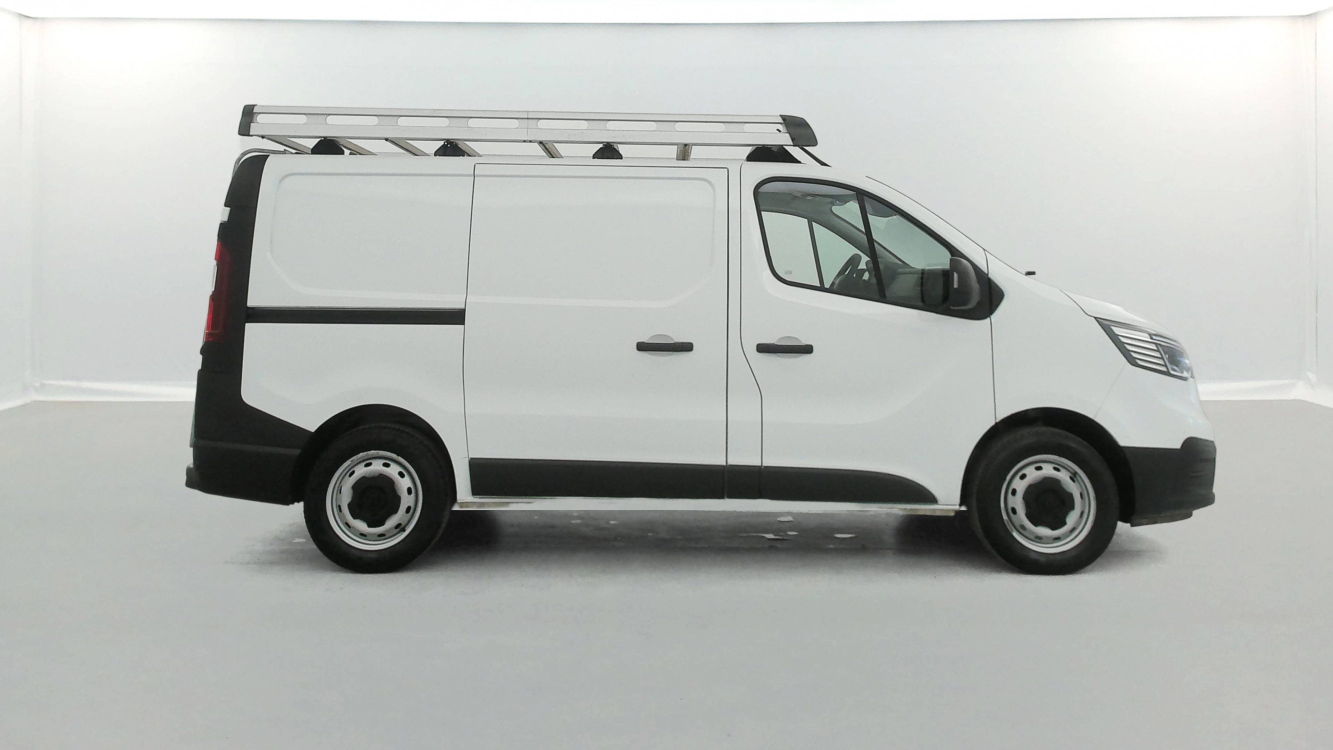 Vente en ligne Renault Trafic 3 Fourgon TRAFIC FGN L1H1 2800 KG BLUE DCI 110 au prix de 18 990 €
