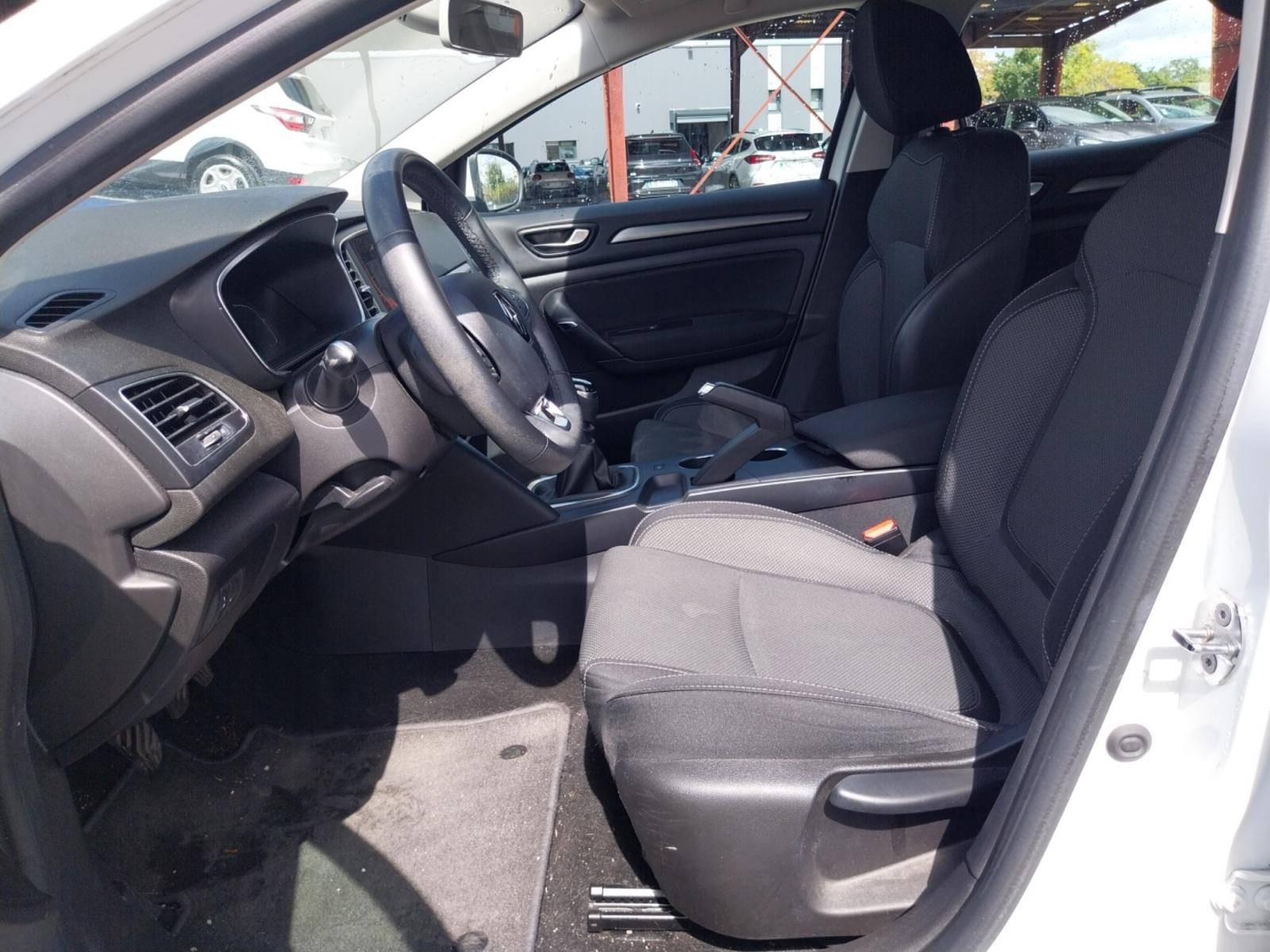 Vente en ligne Renault Megane 4  Blue dCi 115 au prix de 13 490 €