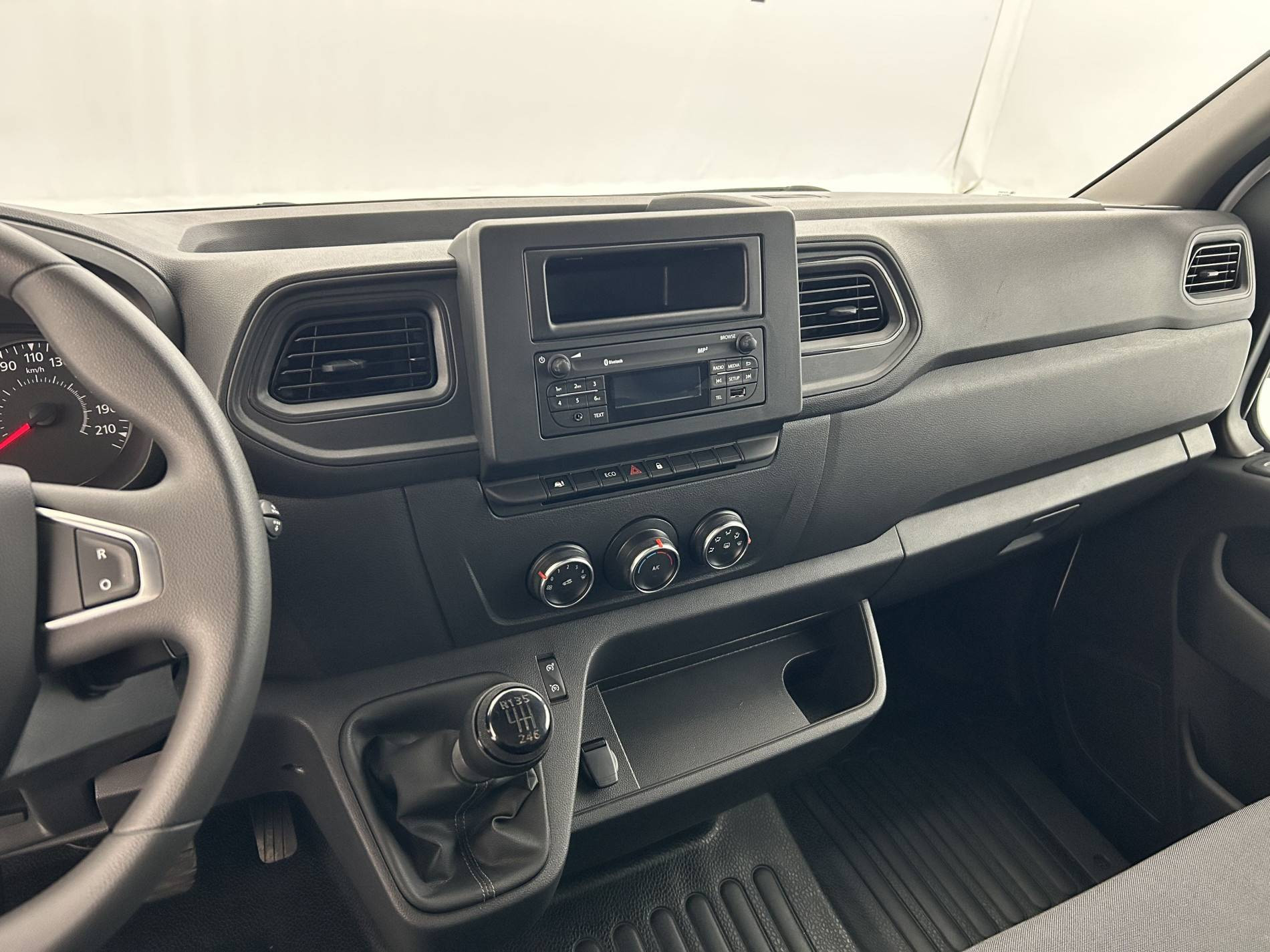 Vente en ligne Renault Master Fourgon MASTER FGN TRAC F3500 L2H2 BLUE DCI 135 au prix de 27 990 €