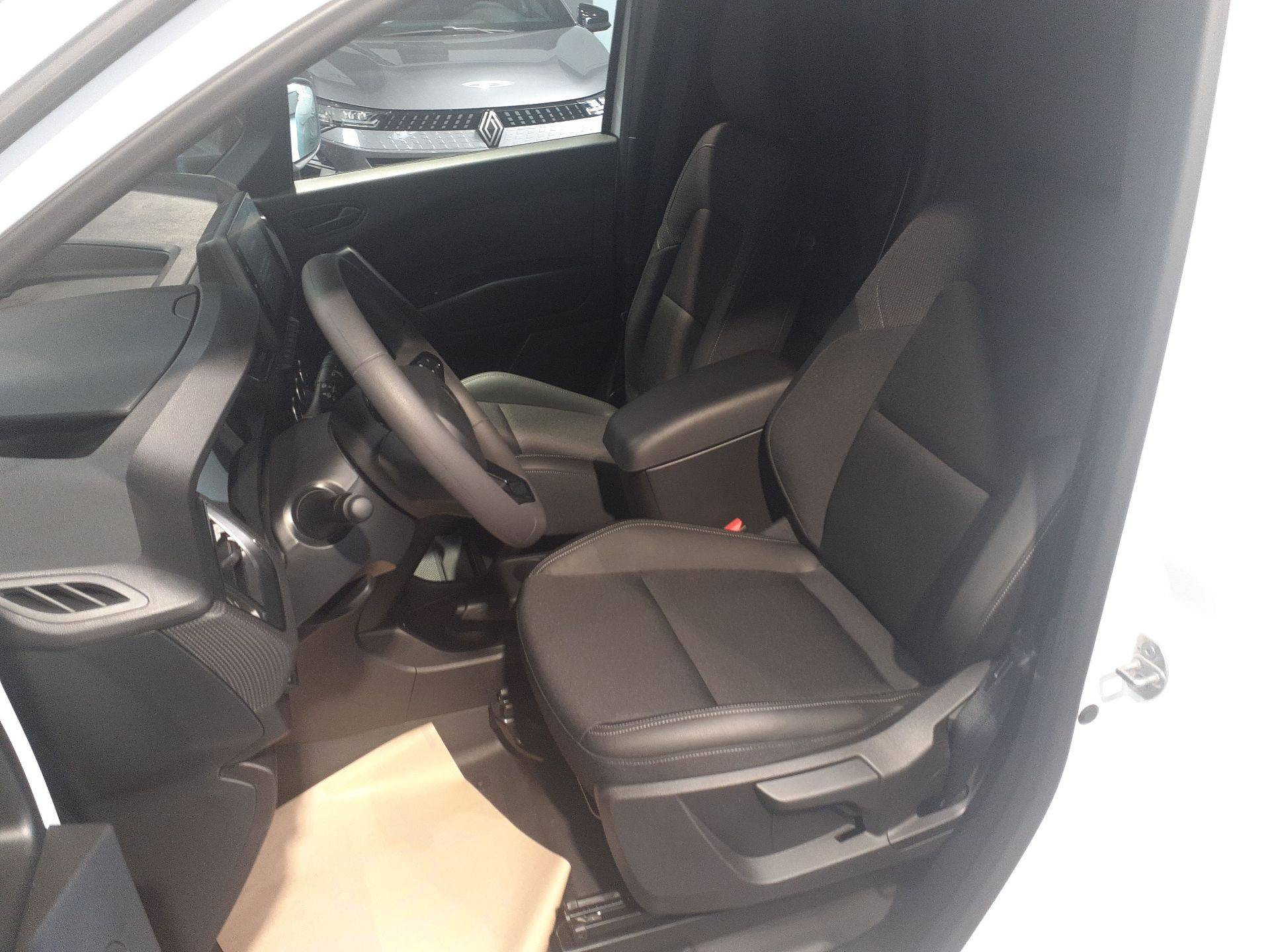 Vente en ligne Renault Kangoo Van  TOLE L1 BLUE DCI 95 AUTO au prix de 24 265 €
