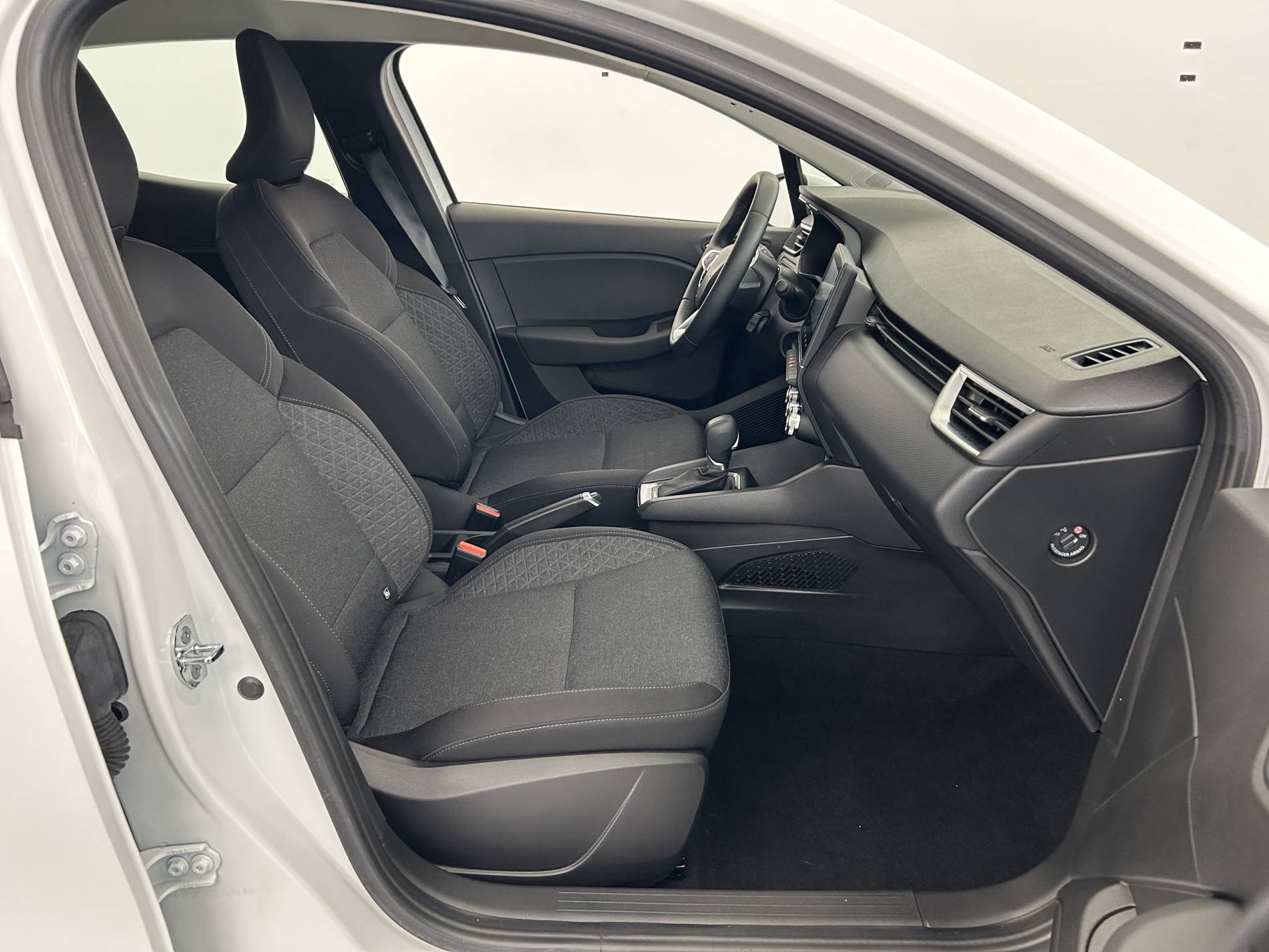 Vente en ligne Renault Clio 5 Clio E-Tech 140 - 21N au prix de 14 990 €