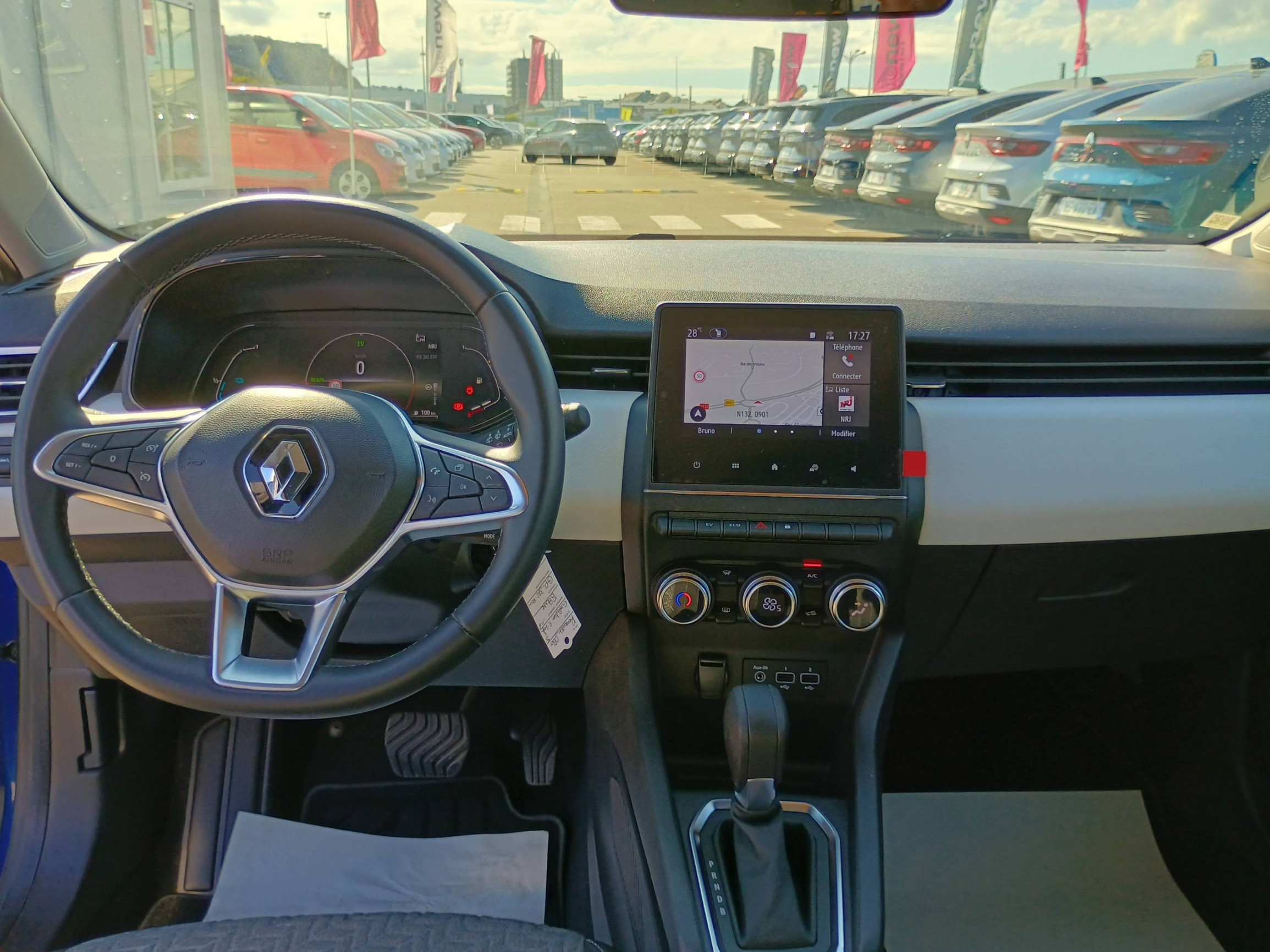 Vente en ligne Renault Clio 5 Clio E-Tech full hybrid 145 au prix de 15 890 €