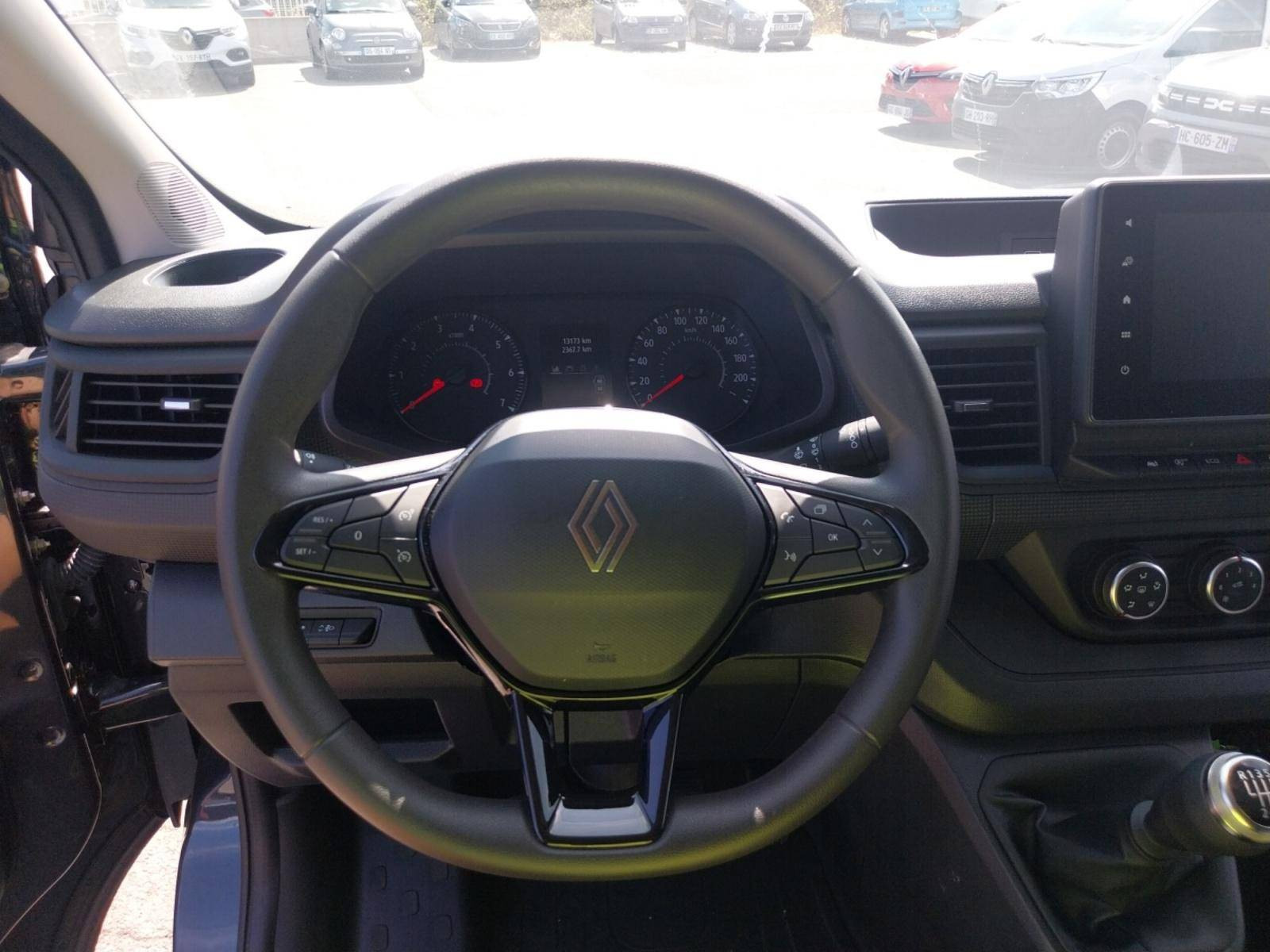 Vente en ligne Renault Trafic 3 Fourgon TRAFIC FG BLUE DCI 110 L1H1 2T8 GSR2 au prix de 24 900 €
