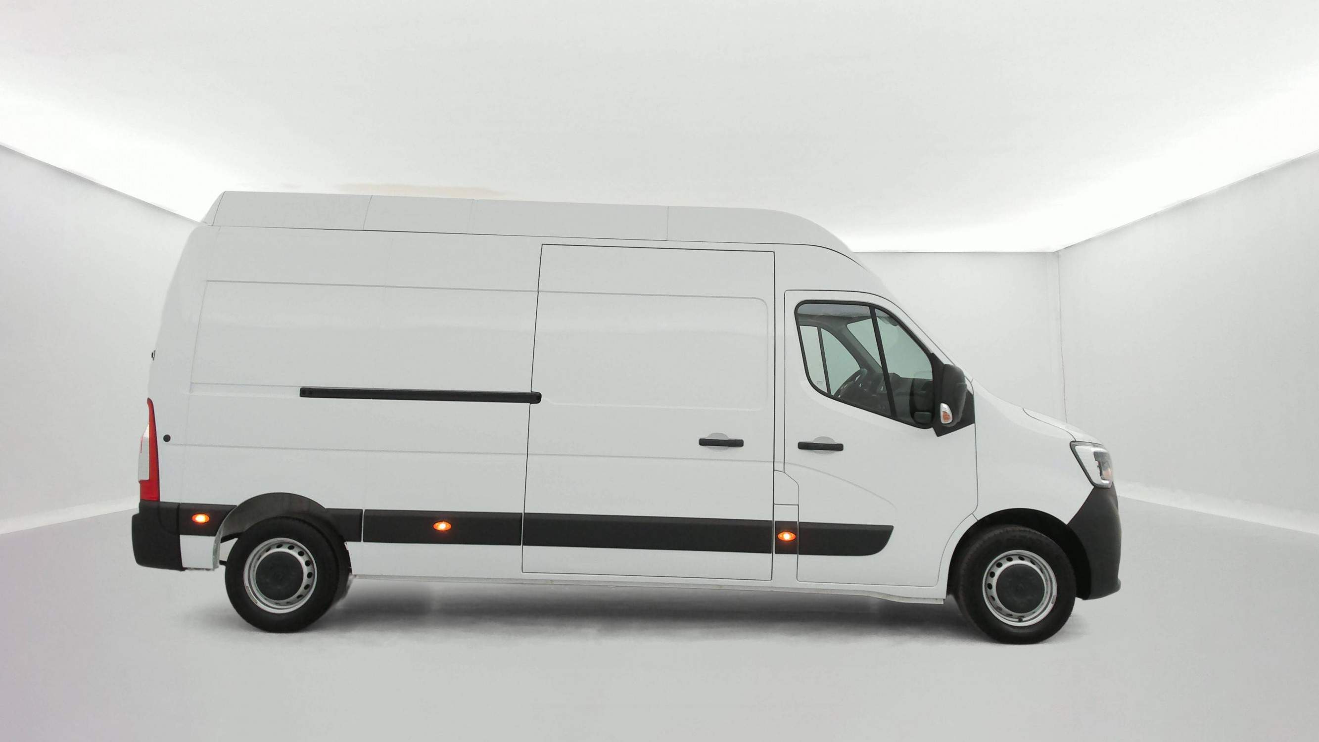 Vente en ligne Renault Master Fourgon MASTER FGN TRAC F3500 L3H3 BLUE DCI 135 au prix de 29 990 €