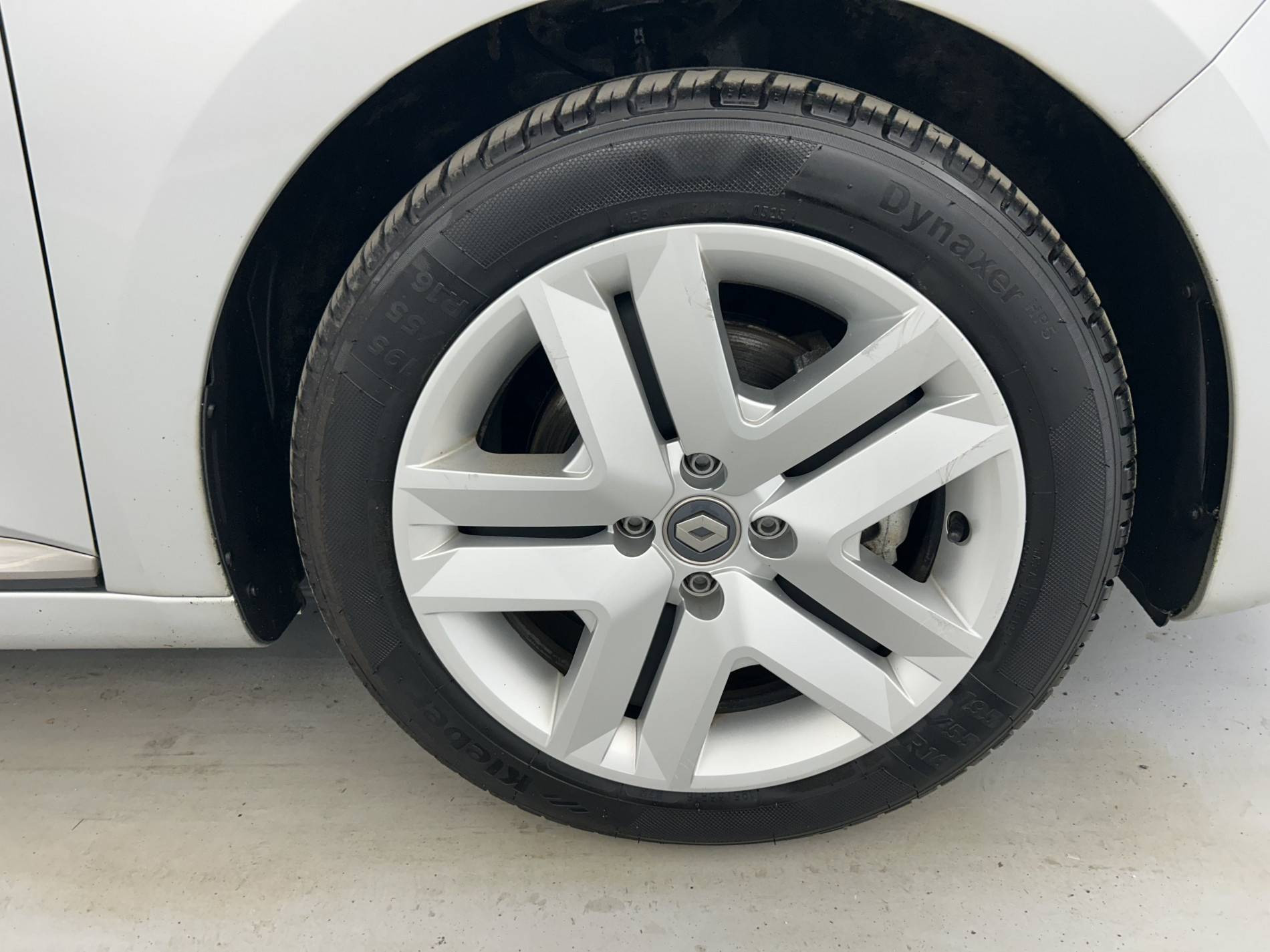 Vente en ligne Renault Clio 5 Clio E-Tech 140 - 21N au prix de 16 890 €