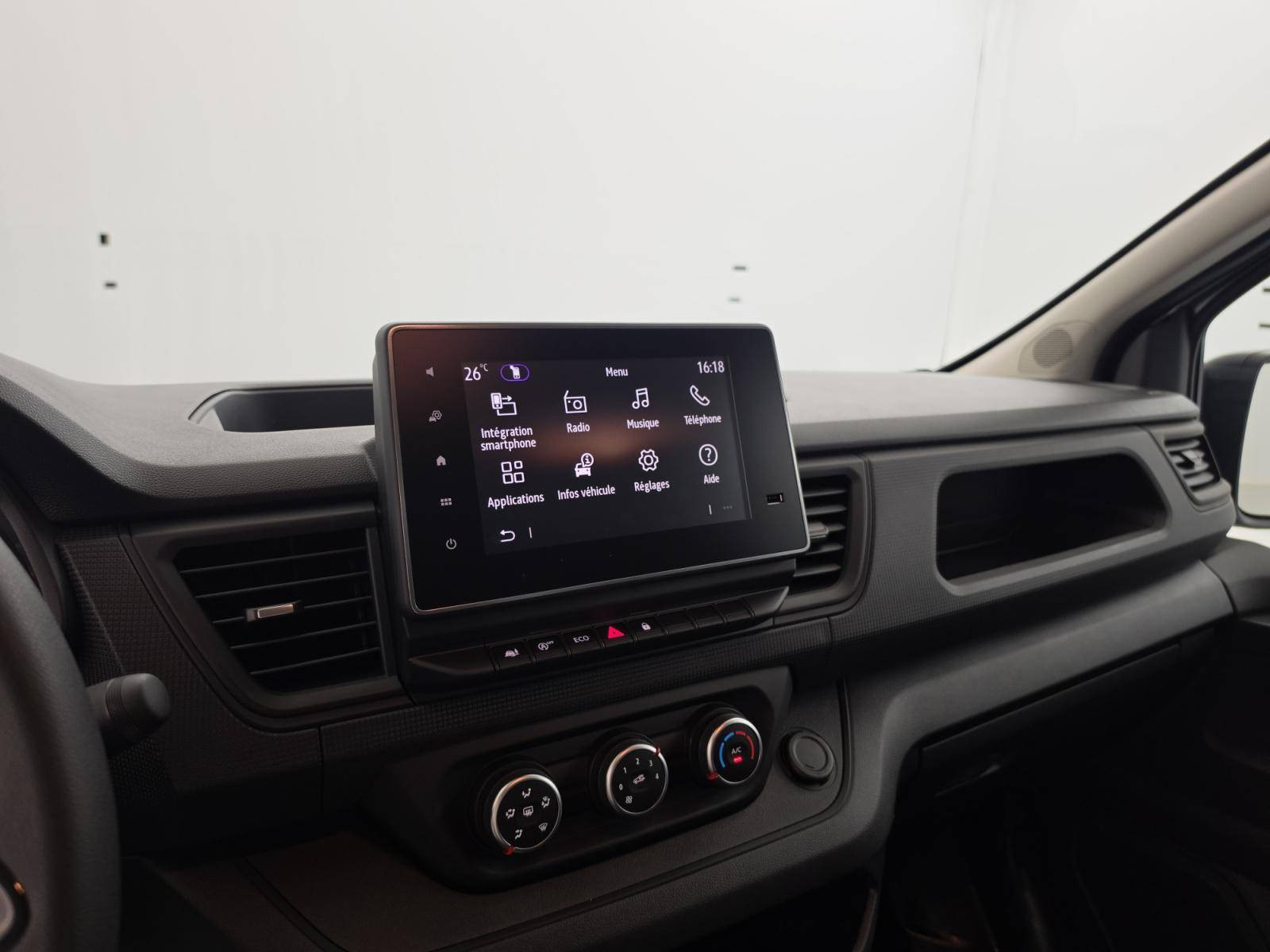 Vente en ligne Renault Trafic 3 Fourgon TRAFIC FG BLUE DCI 170 L1H1 2T8 AUTO au prix de 32 490 €