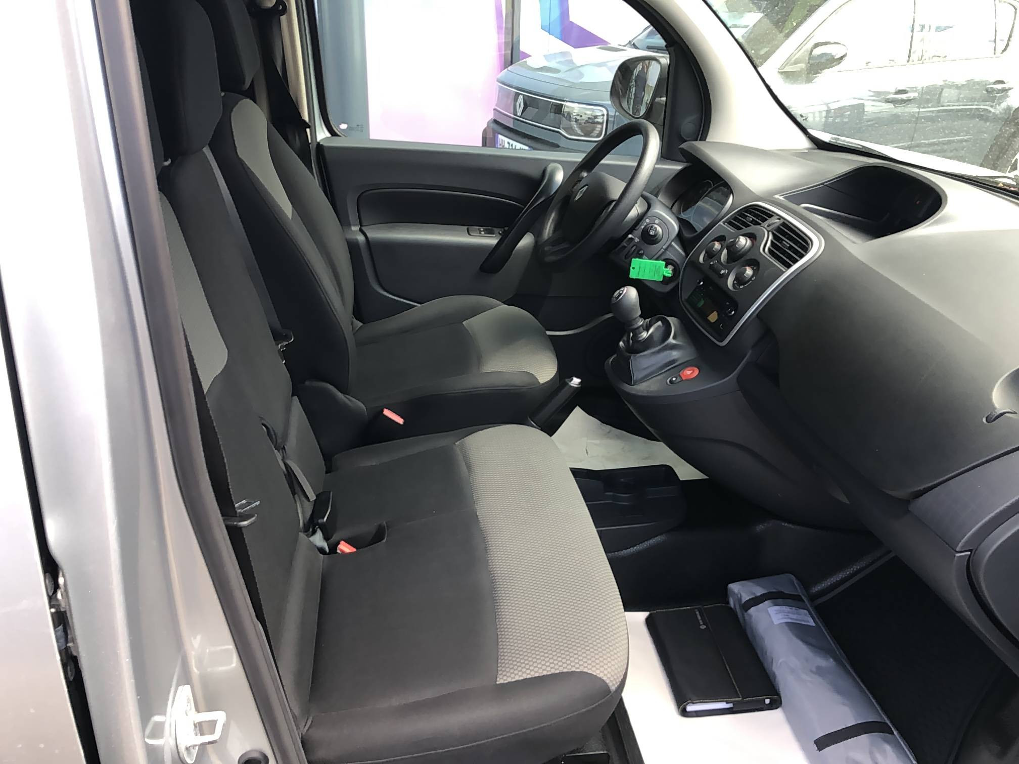 Vente en ligne Renault Kangoo Express  BLUE DCI 95 au prix de 12 990 €