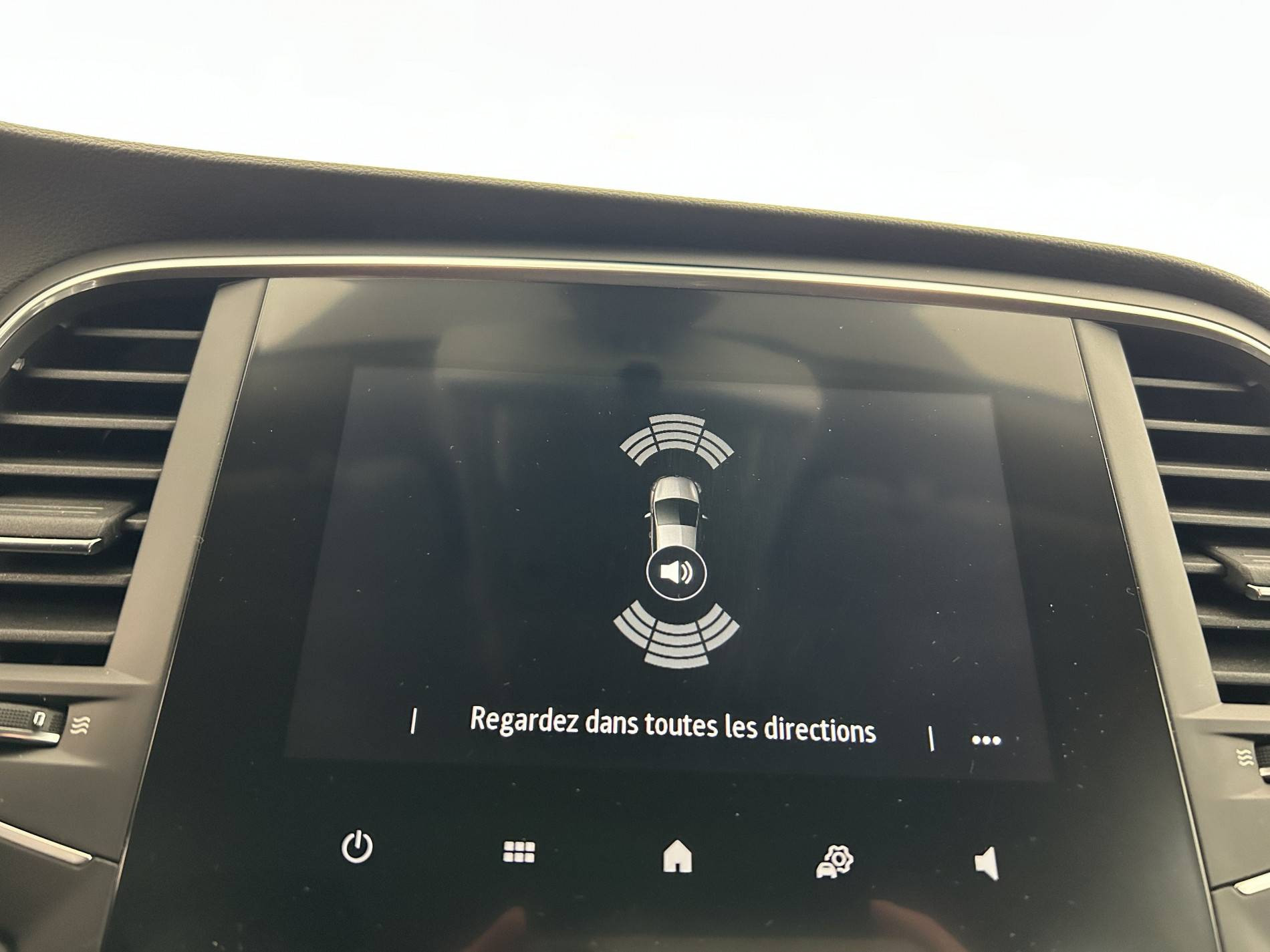 Vente en ligne Renault Megane 4  Blue dCi 115 EDC au prix de 13 990 €