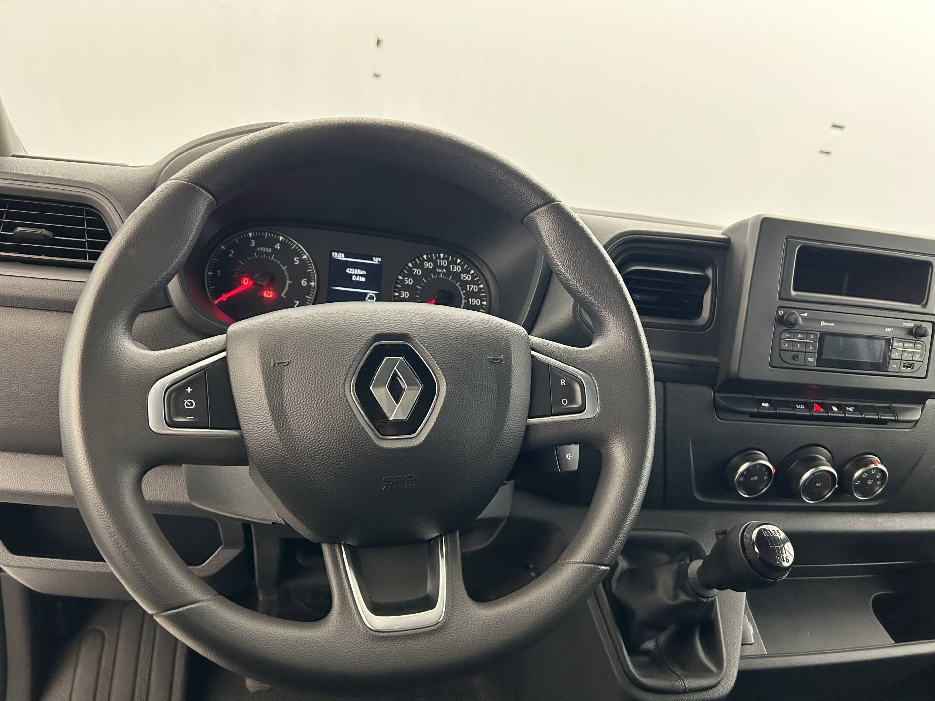 Vente en ligne Renault Master Fourgon MASTER FGN TRAC F3500 L2H2 BLUE DCI 135 au prix de 25 990 €