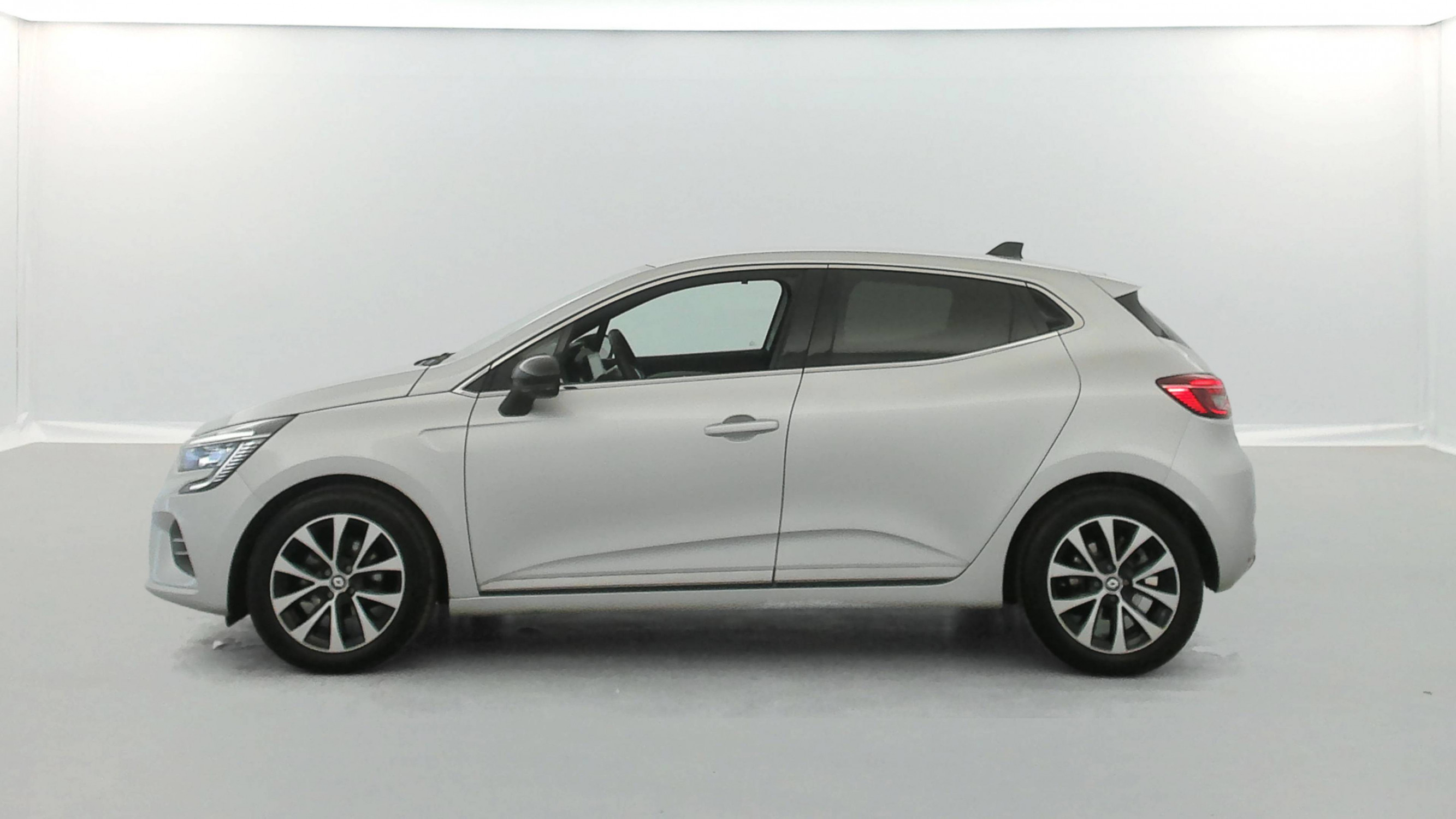 Vente en ligne Renault Clio 5 Clio TCe 90 au prix de 16 290 €