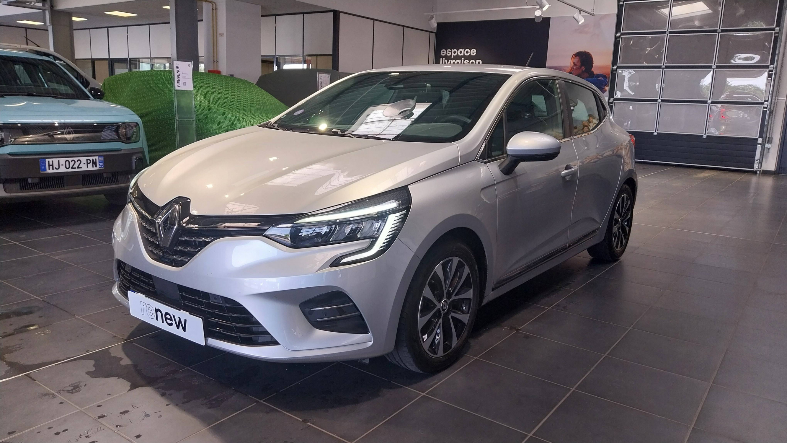 Renault Clio 5 Clio E-Tech 140 - 21N occasion de 2022 en vente à Quimper