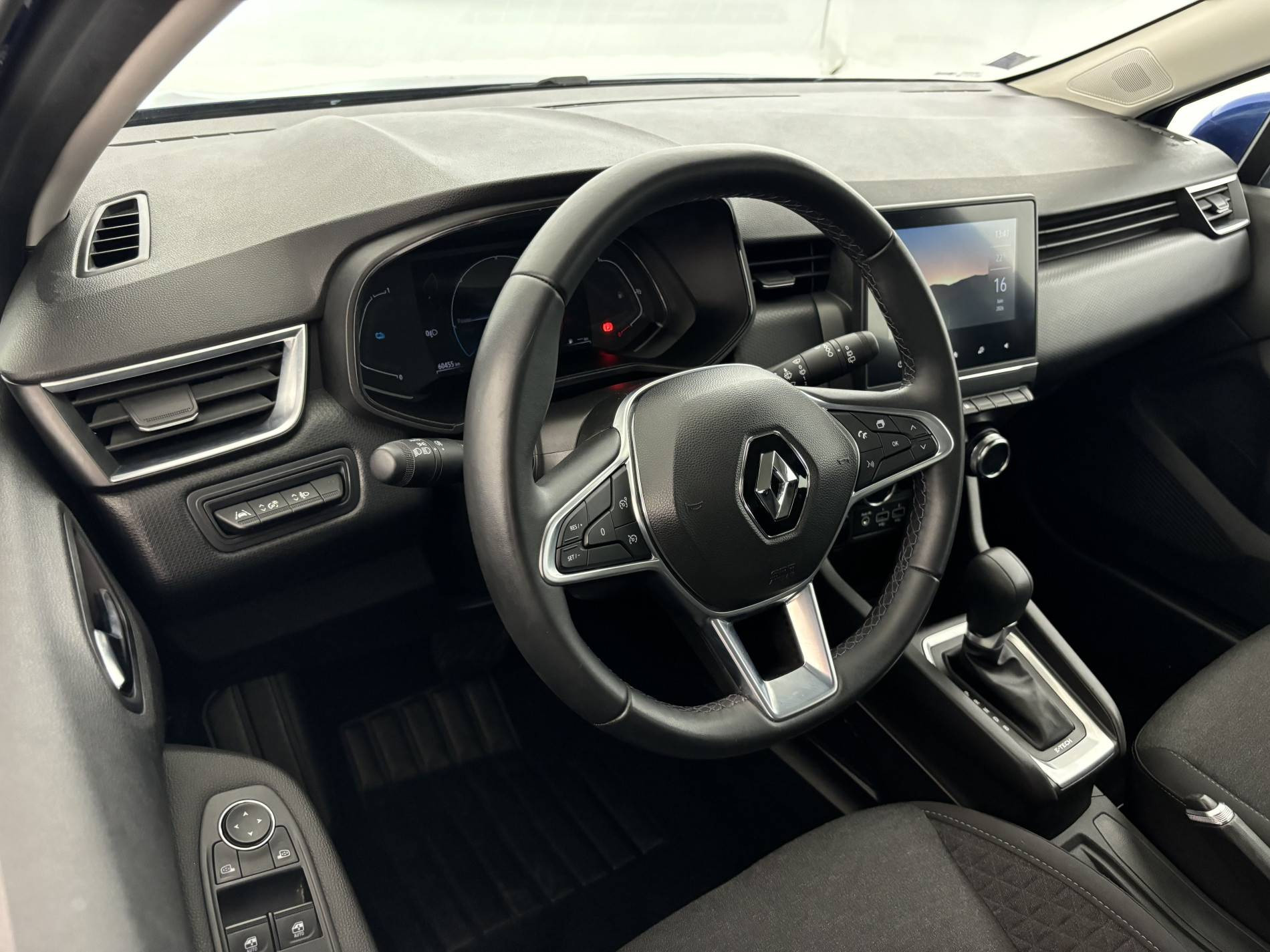 Vente en ligne Renault Clio 5 Clio E-Tech 140 - 21N au prix de 15 780 €