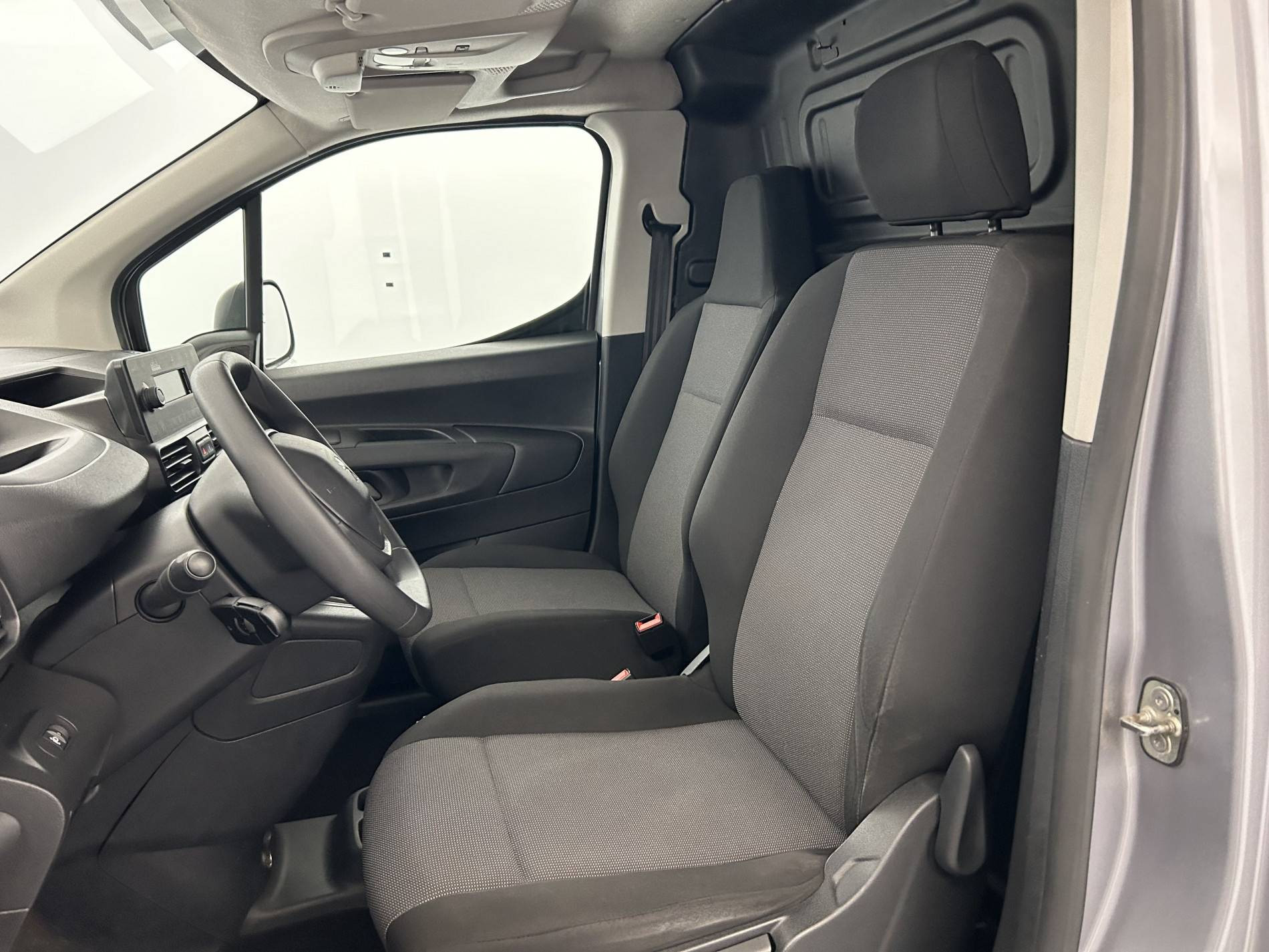 Vente en ligne Peugeot Partner Fourgon  STANDARD 650 KG BLUEHDI 100 S&S BVM5 au prix de 11 790 €