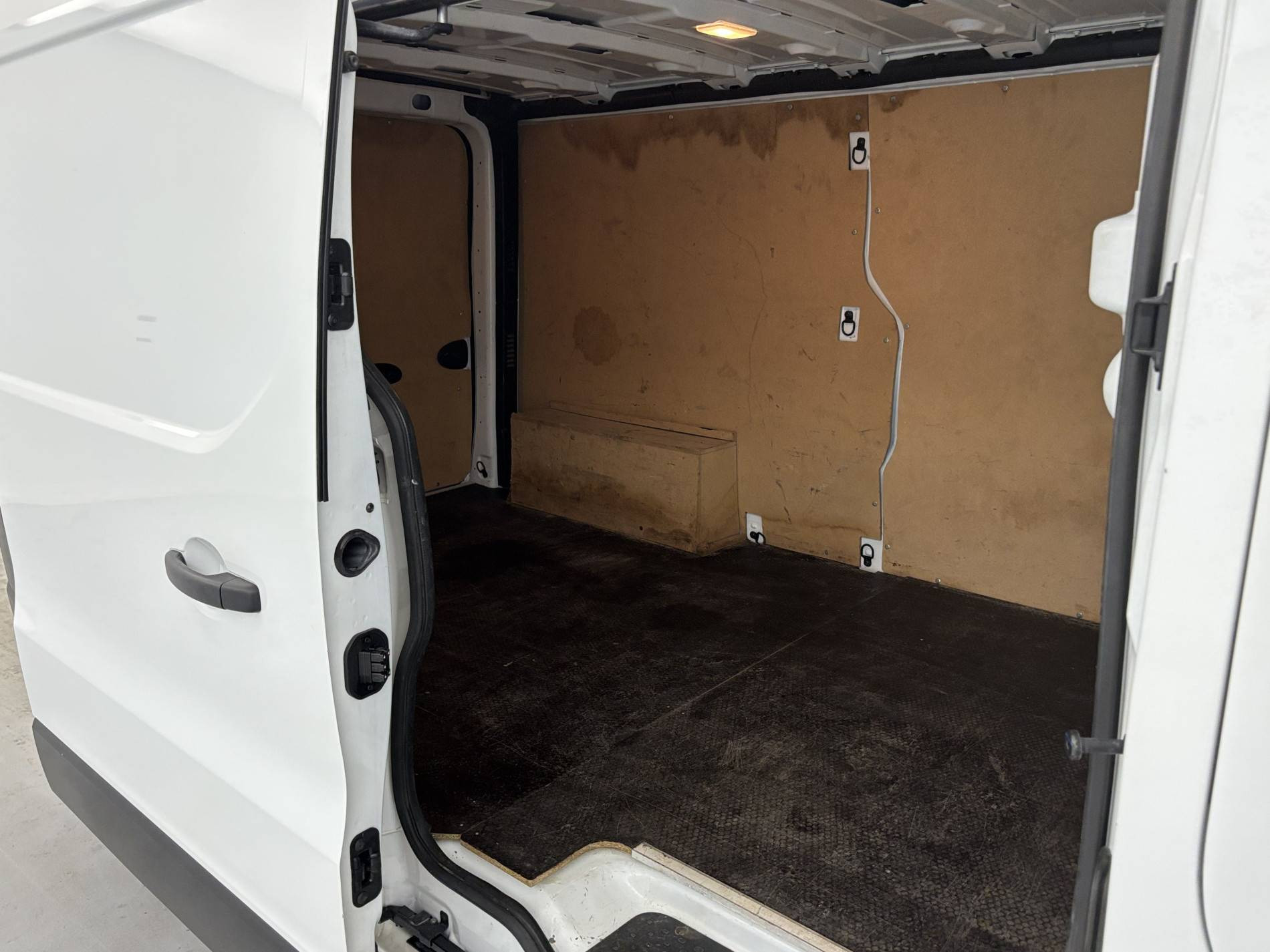 Vente en ligne Renault Trafic 3 Fourgon TRAFIC FGN L2H1 3000 KG BLUE DCI 130 au prix de 21 990 €