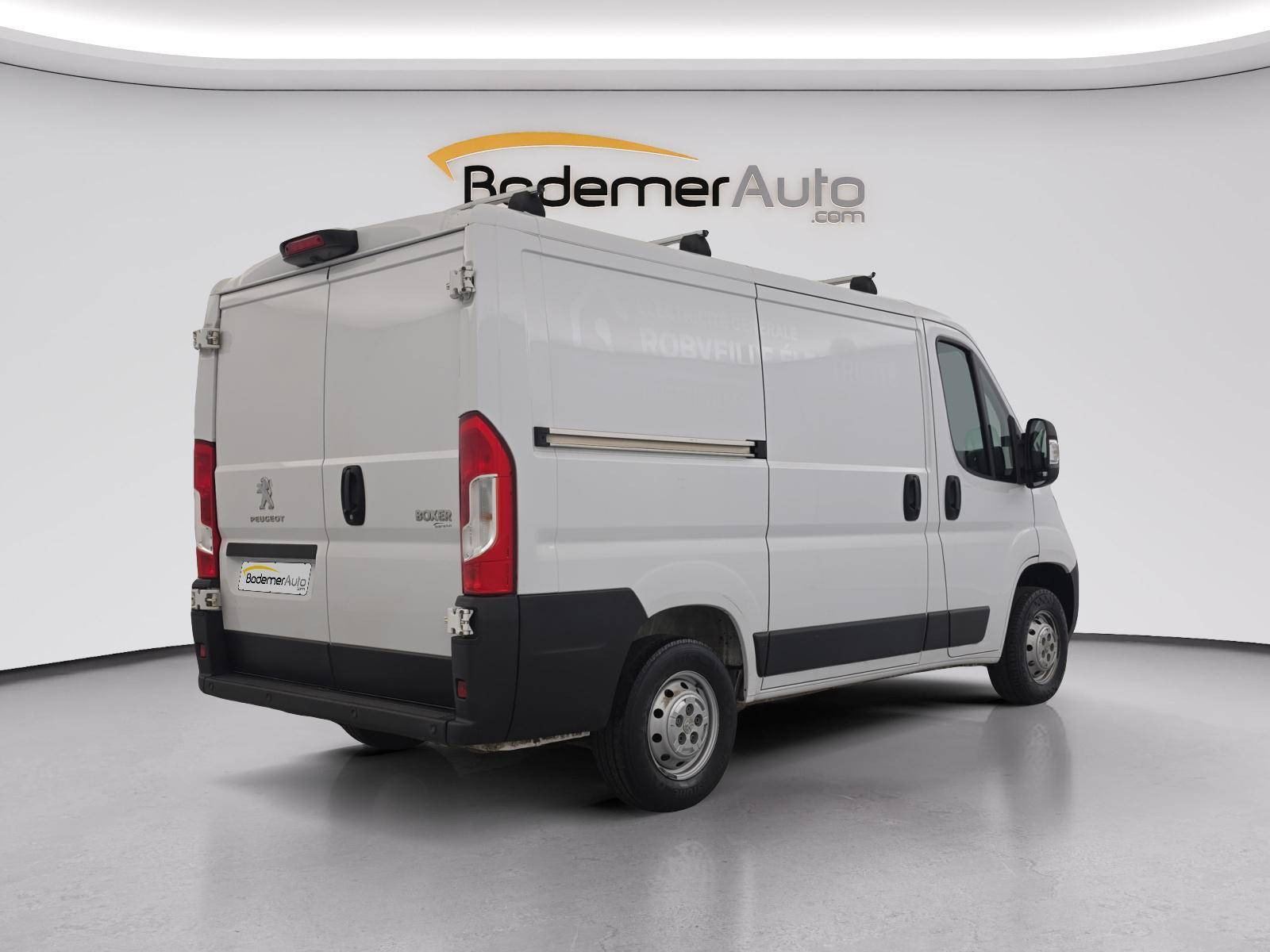 Vente en ligne Peugeot Boxer Fourgon BOXER TOLE 330 L1H1 BLUEHDI 120 S&S au prix de 17 990 €