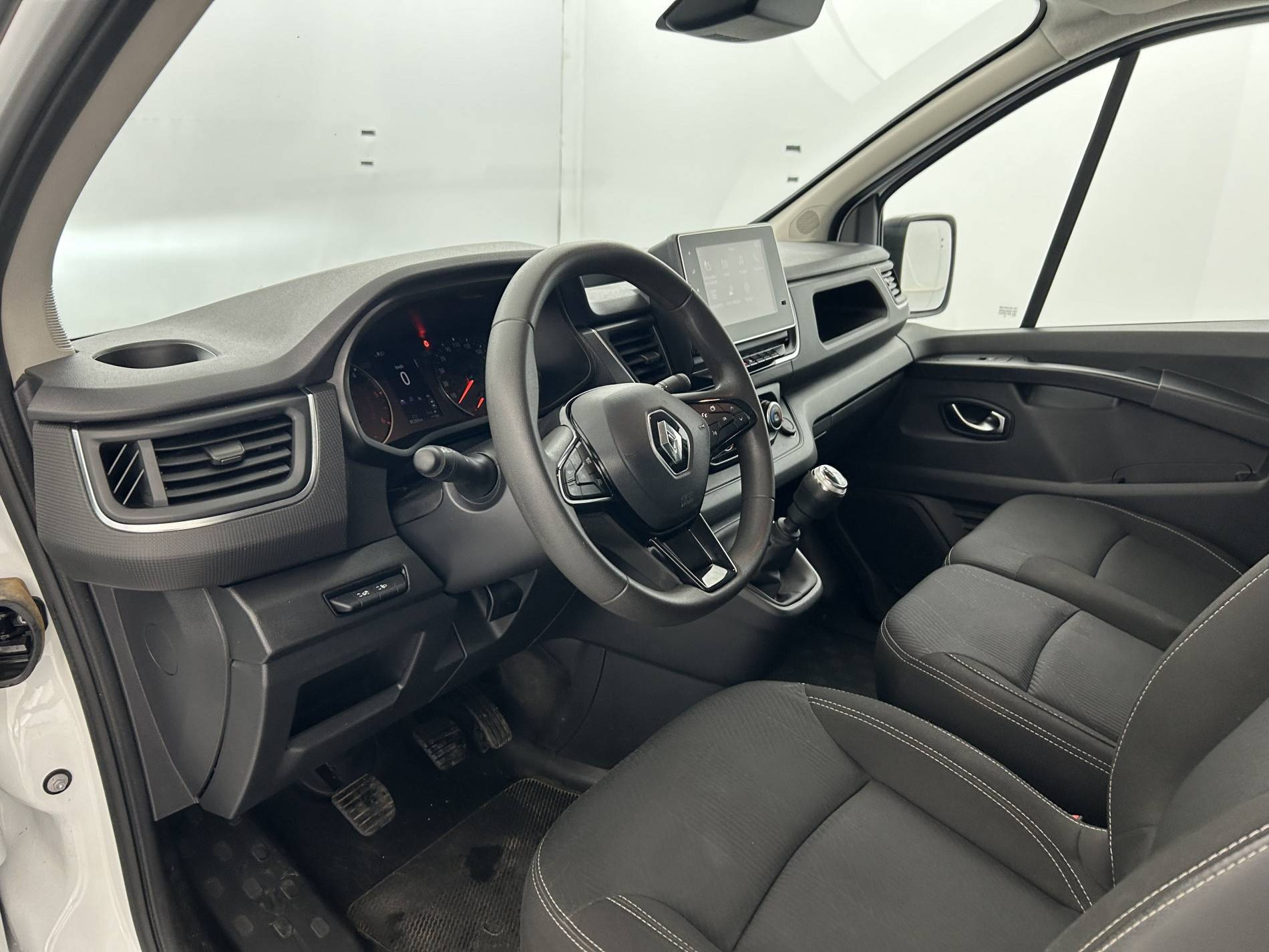 Vente en ligne Renault Trafic 3 Fourgon TRAFIC FGN L1H1 2800 KG BLUE DCI 130 au prix de 21 390 €