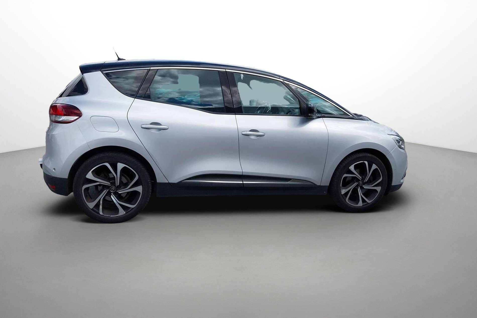 Vente en ligne Renault Scenic 4 Scenic TCe 140 FAP au prix de 11 990 €