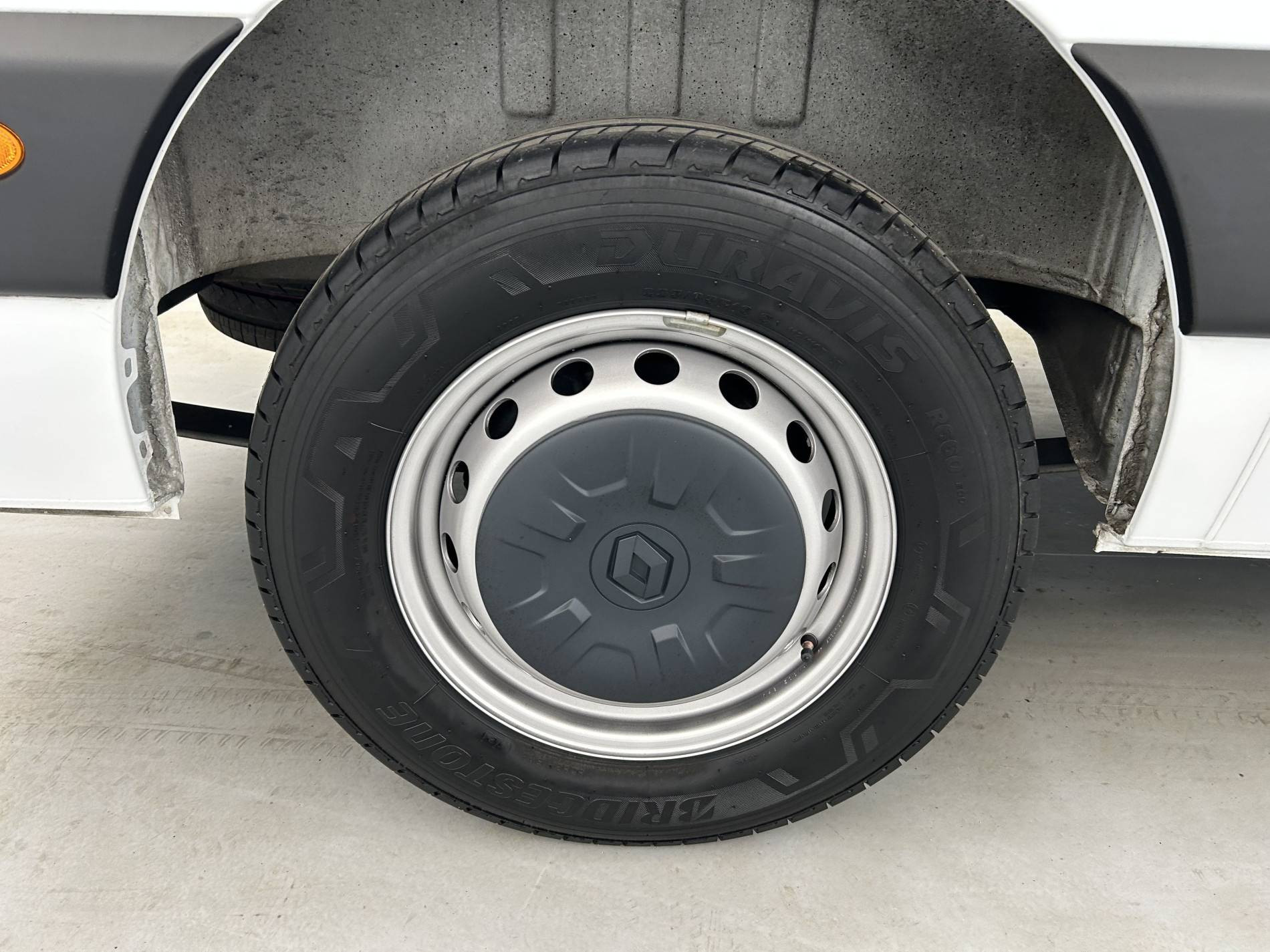 Vente en ligne Renault Master Fourgon MASTER FGN TRAC F3500 L3H3 BLUE DCI 135 au prix de 28 990 €