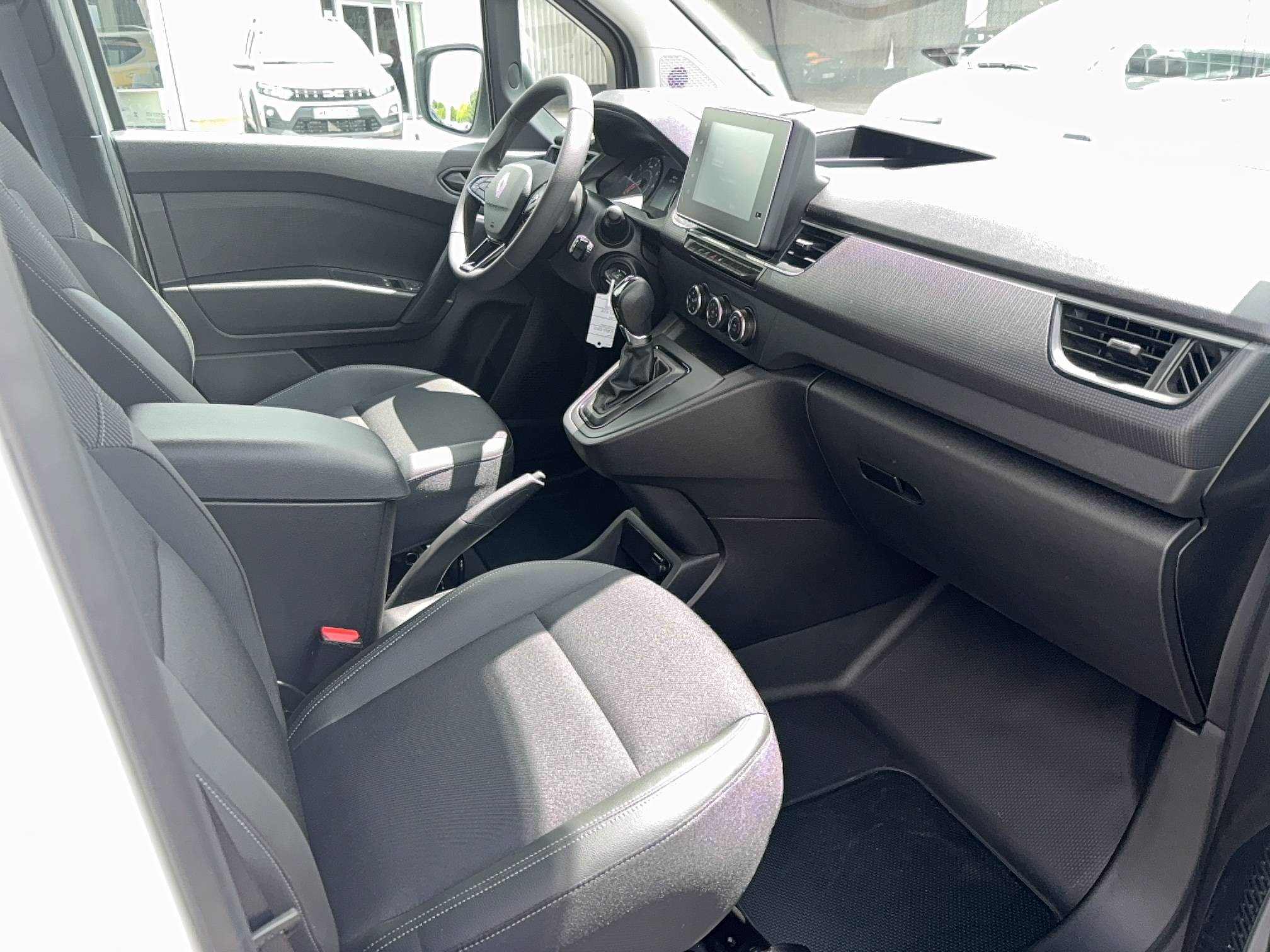 Vente en ligne Renault Kangoo Van  FG TOLE DCI 95 L1 AUTO au prix de 24 990 €