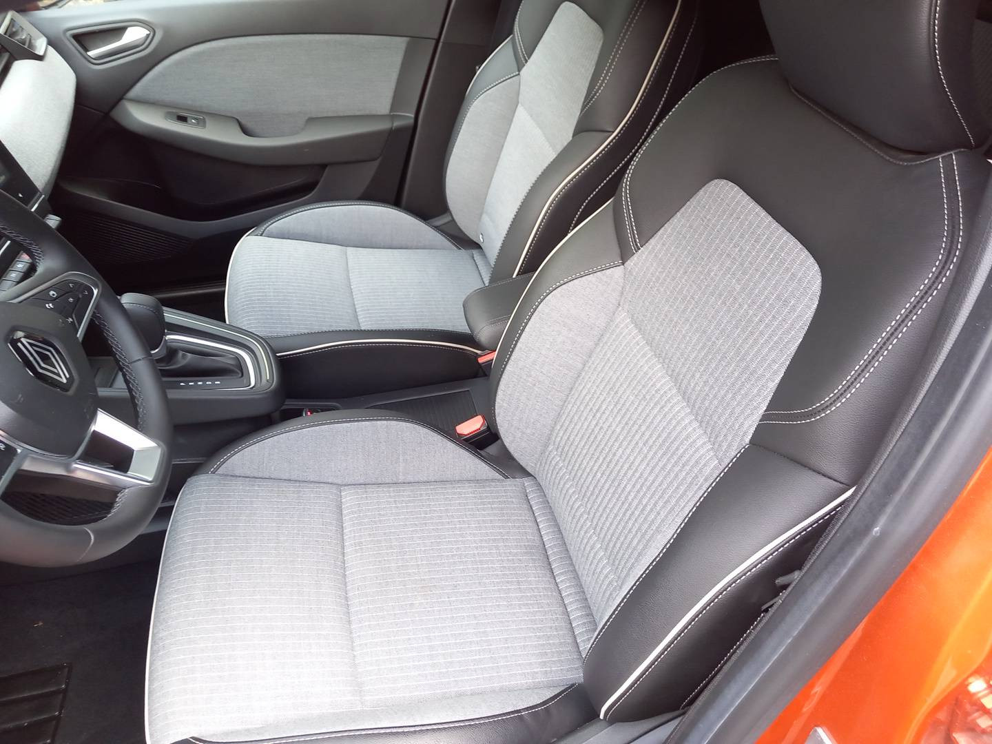 Vente en ligne Renault Clio 5 Clio E-Tech full hybrid 145 au prix de 17 990 €