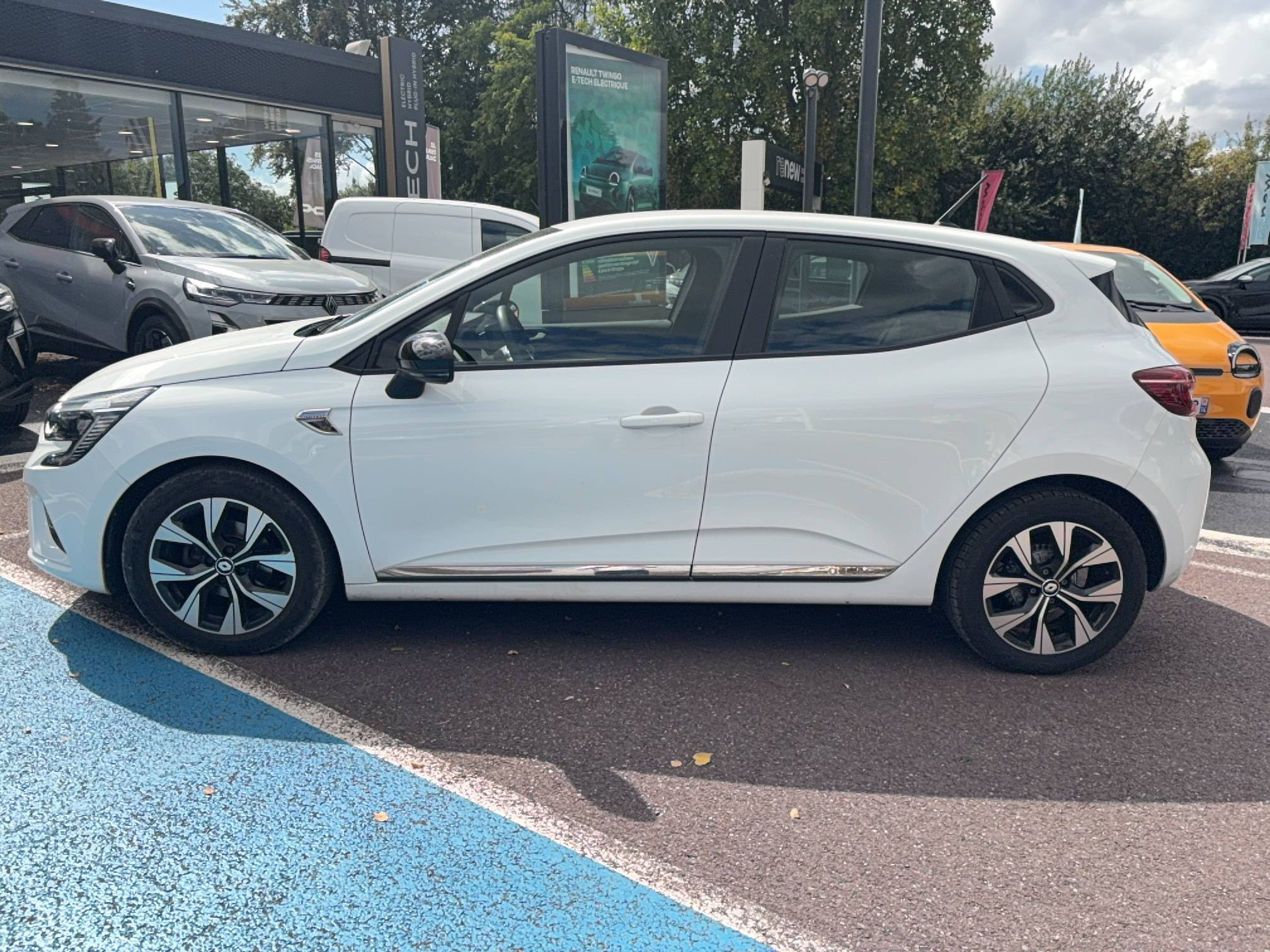 Vente en ligne Renault Clio 5 Clio TCe 90 - 21N au prix de 12 990 €