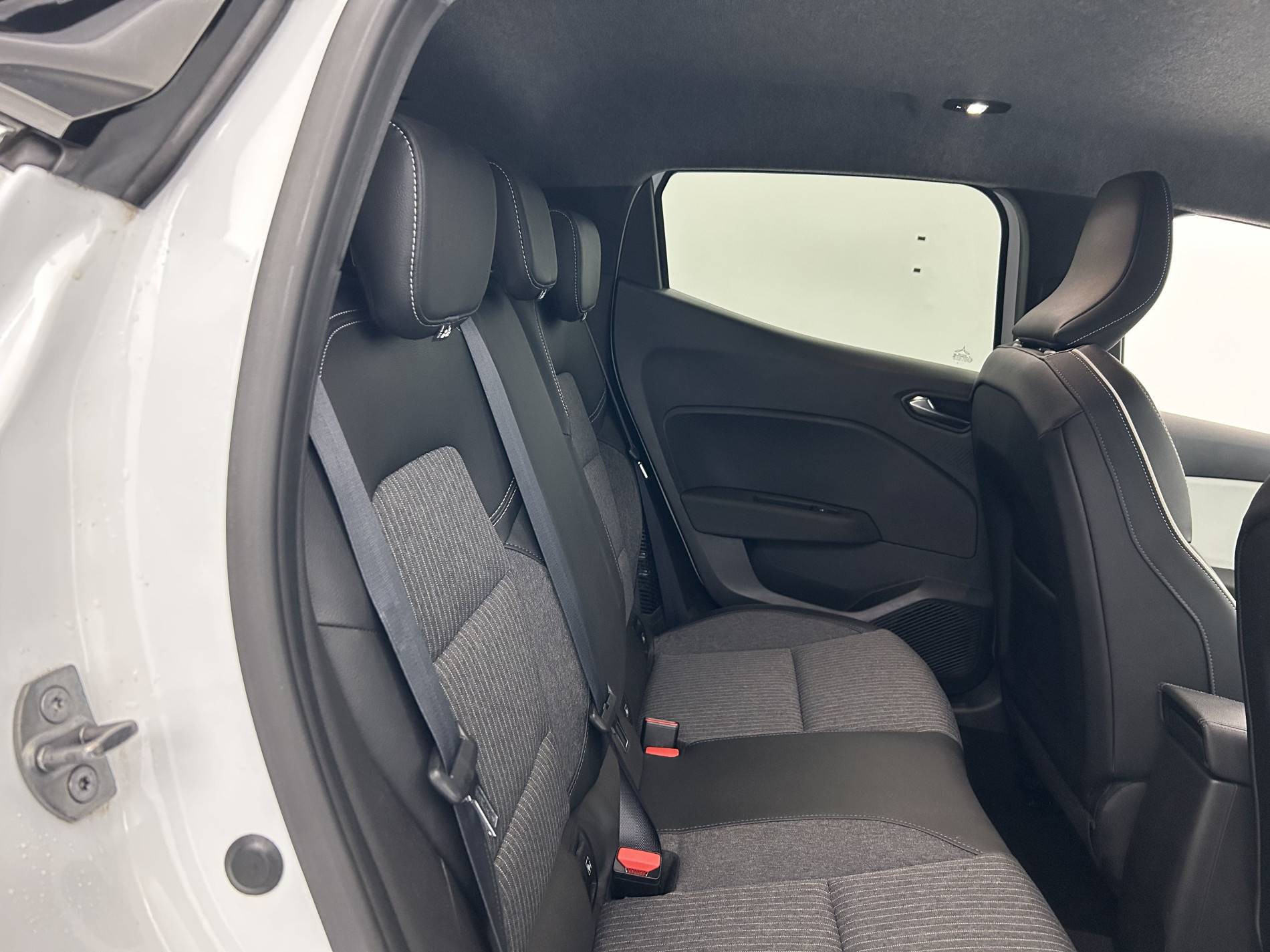 Vente en ligne Renault Clio 5 Clio E-Tech hybride 145 au prix de 17 970 €