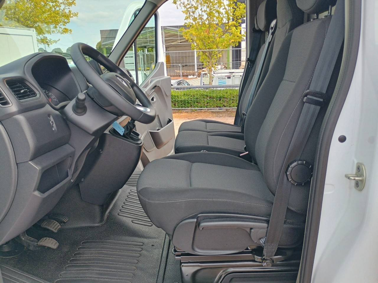 Vente en ligne Renault Master Fourgon MASTER FGN TRAC F3500 L2H2 BLUE DCI 135 au prix de 23 990 €