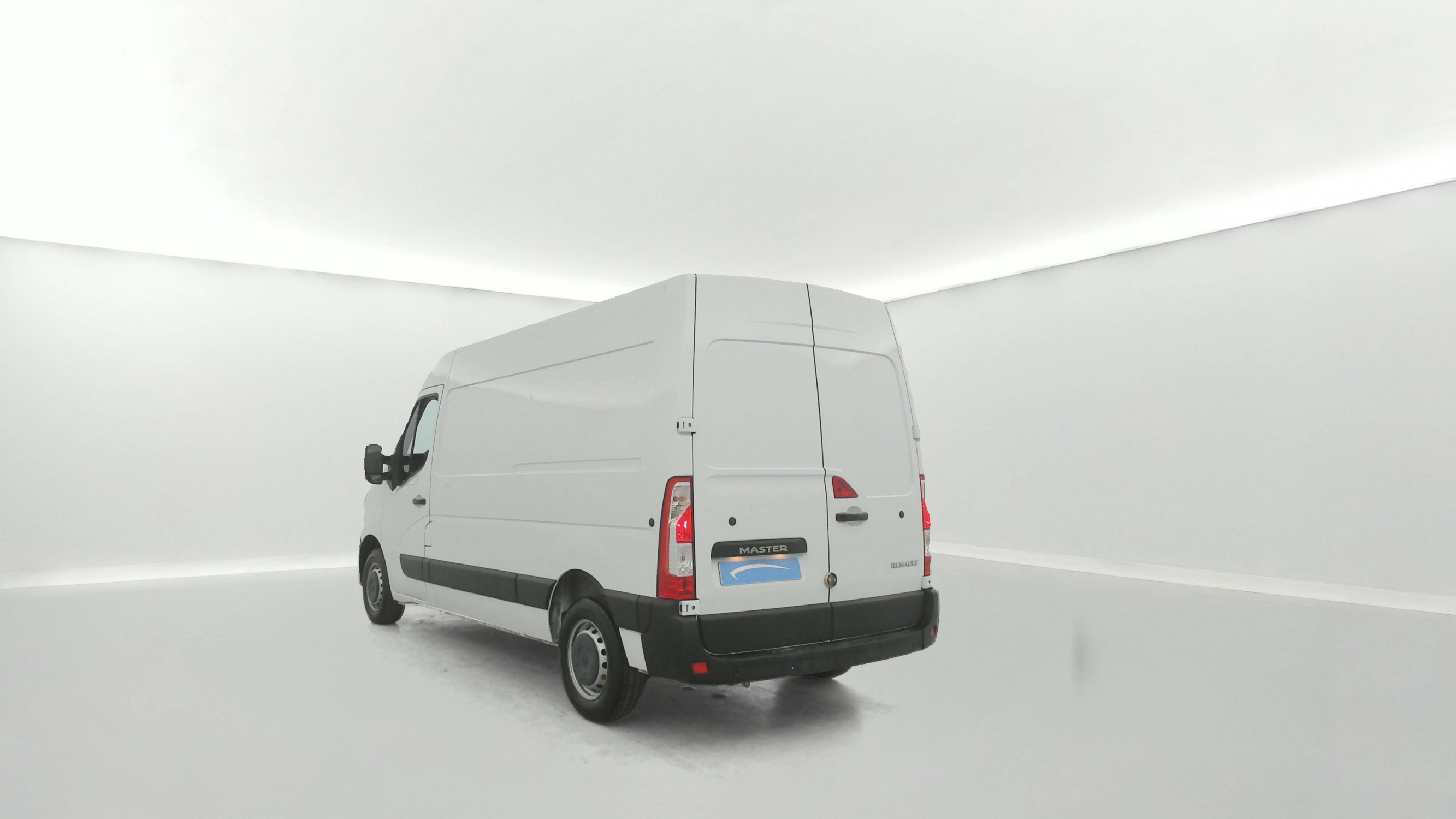 Vente en ligne Renault Master Fourgon MASTER FGN TRAC F3300 L2H2 BLUE DCI 180 au prix de 21 890 €