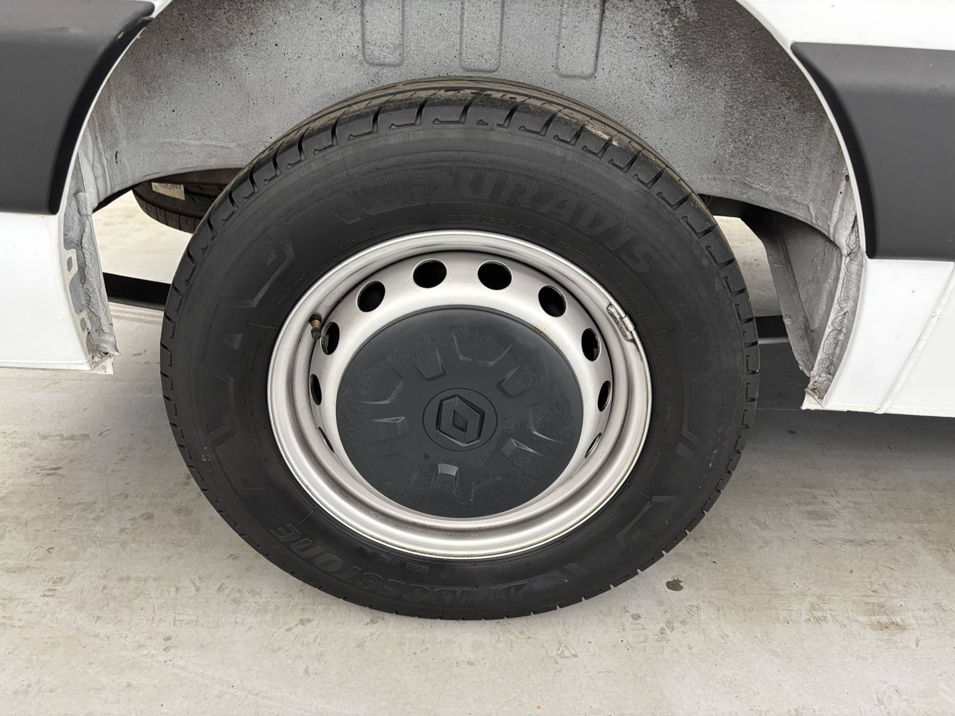 Vente en ligne Renault Master Fourgon MASTER FGN TRAC F3500 L3H3 BLUE DCI 135 au prix de 25 990 €