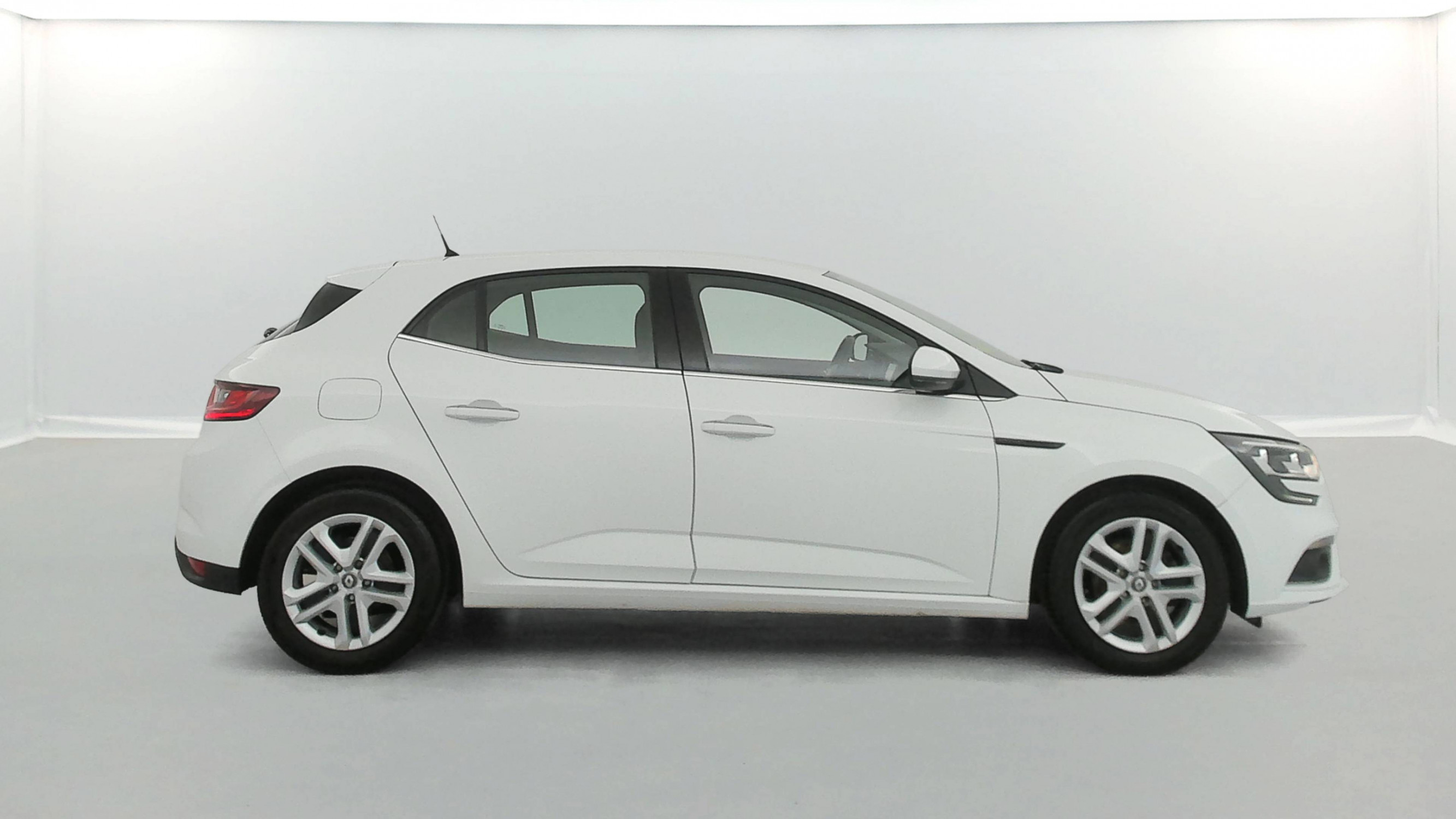 Vente en ligne Renault Megane 4 Mégane IV Berline Blue dCi 115 au prix de 14 480 €