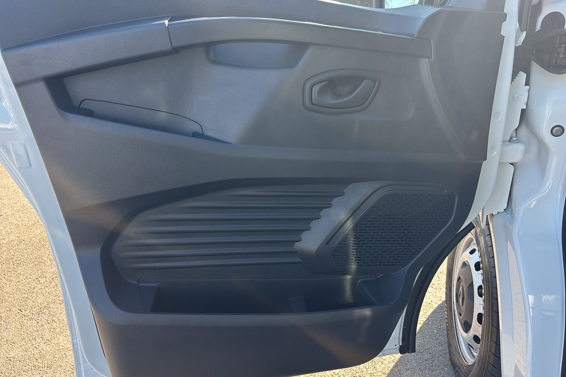 Vente en ligne Renault Trafic 3 Fourgon TRAFIC FG BLUE DCI 130 L1H1 3T GSR2 au prix de 24 990 €