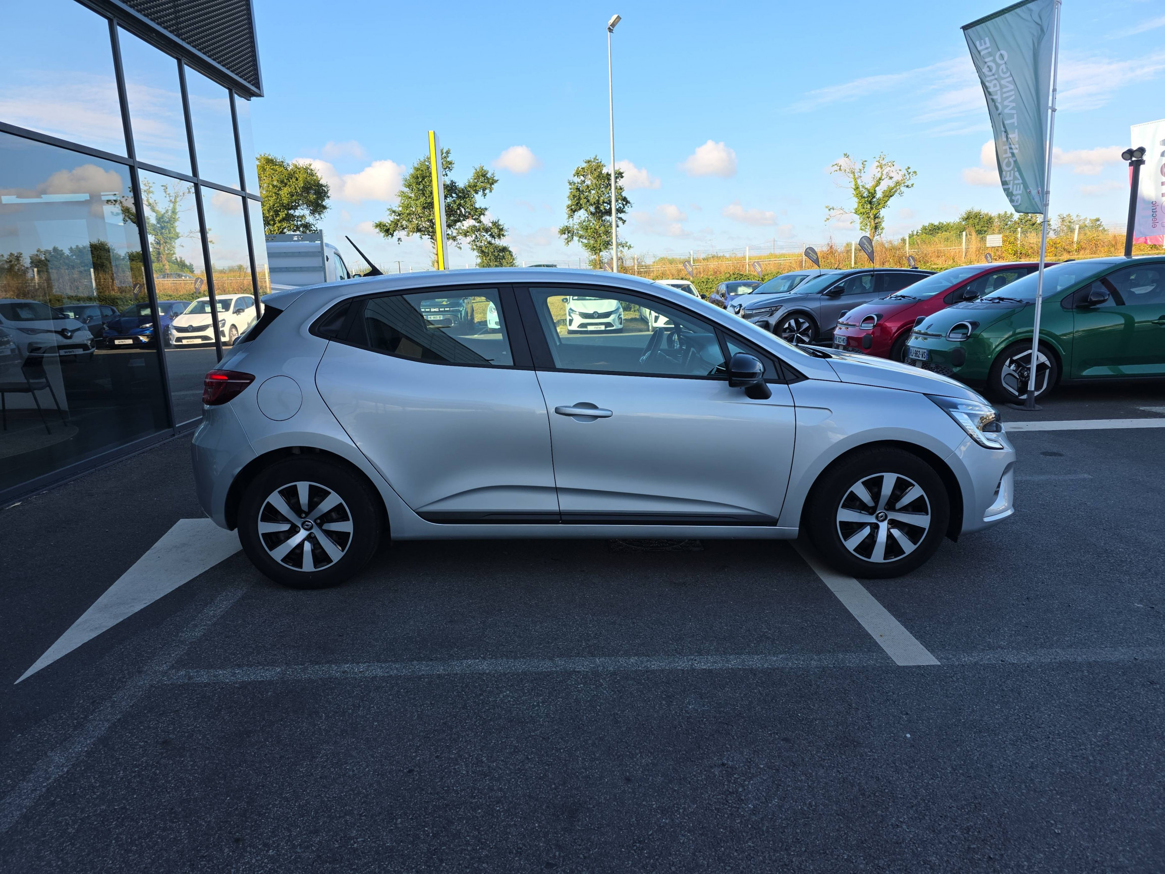 Vente en ligne Renault Clio 5 Clio TCe 90 au prix de 13 490 €