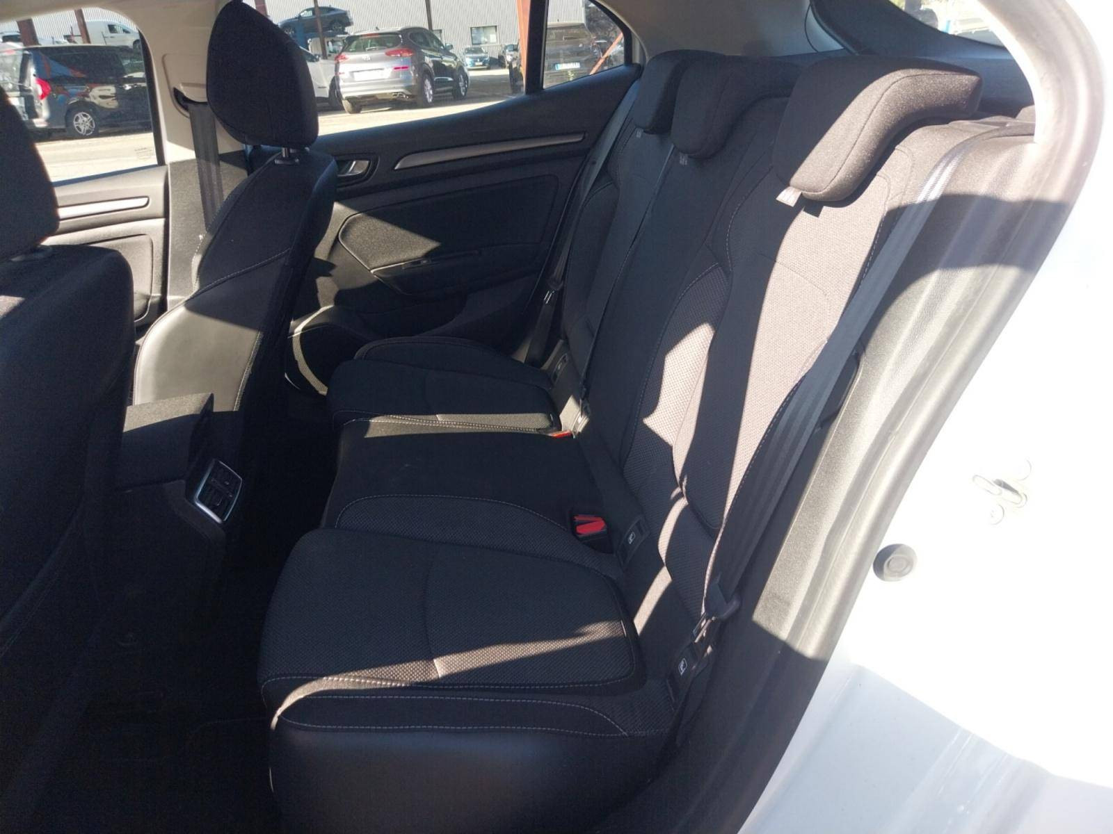Vente en ligne Renault Megane 4  Blue dCi 115 au prix de 14 290 €