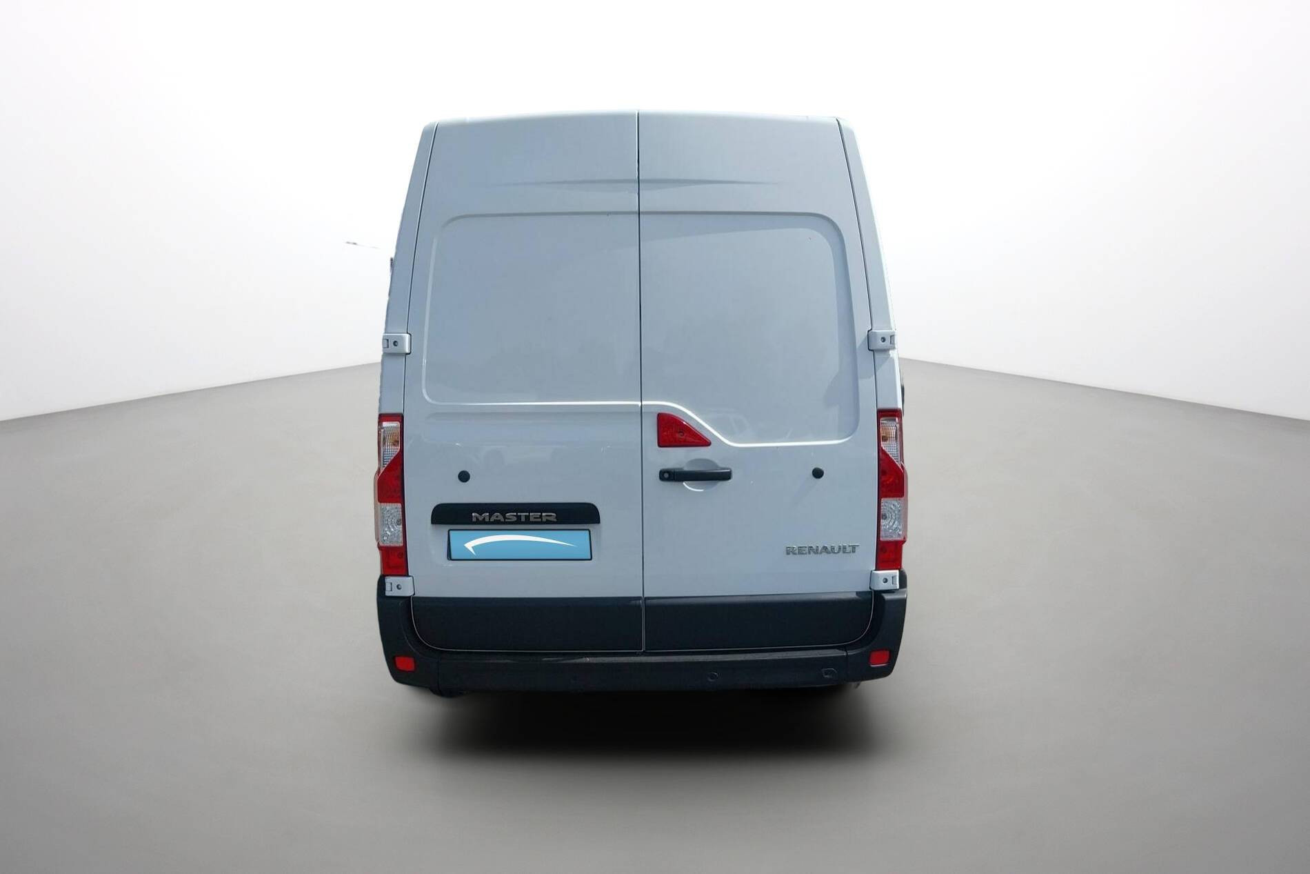 Vente en ligne Renault Master Fourgon MASTER FGN TRAC F3500 L2H2 BLUE DCI 135 au prix de 23 990 €
