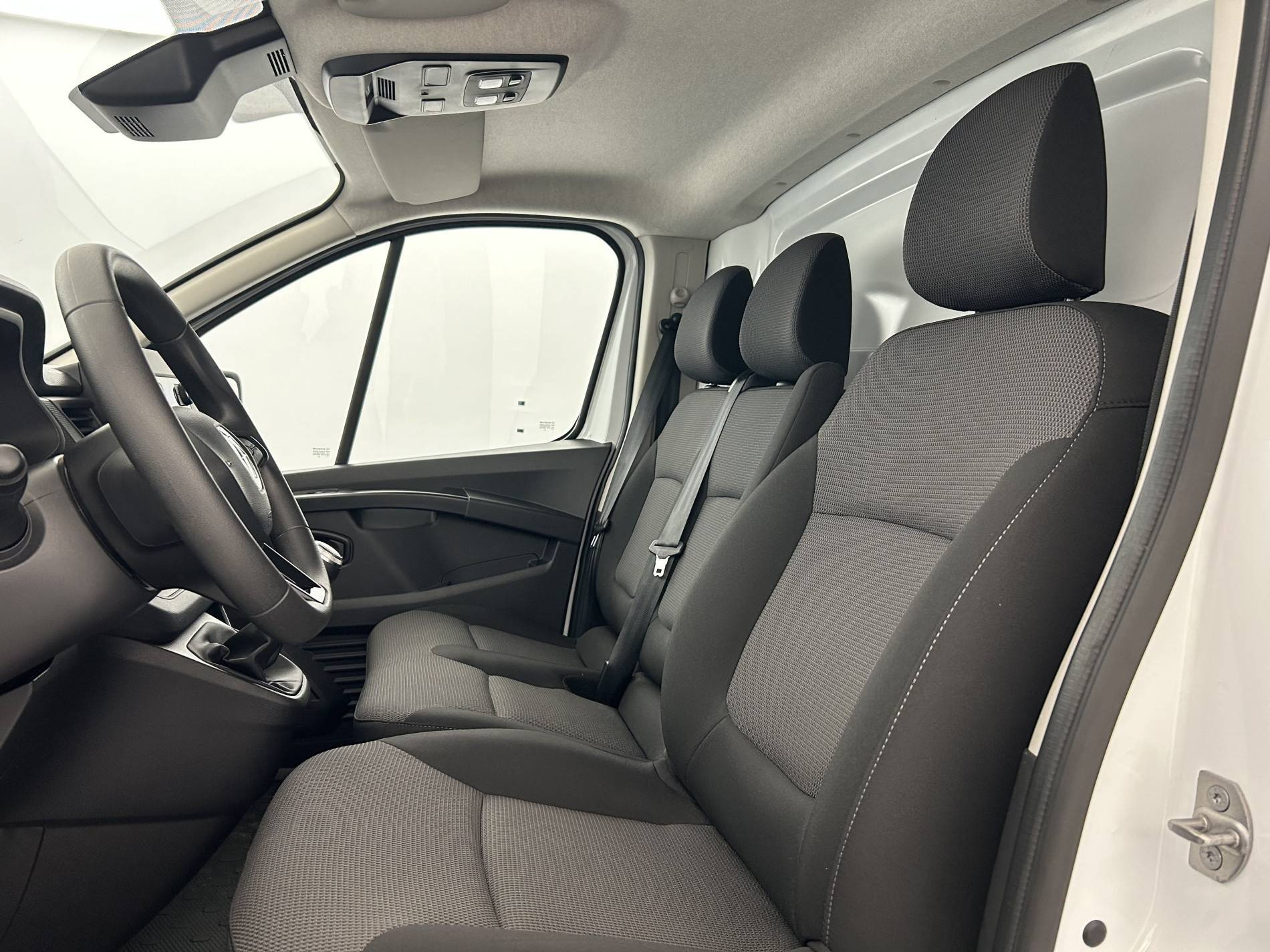 Vente en ligne Renault Trafic 3 Fourgon TRAFIC FGN L2H1 3000 KG BLUE DCI 130 au prix de 23 990 €