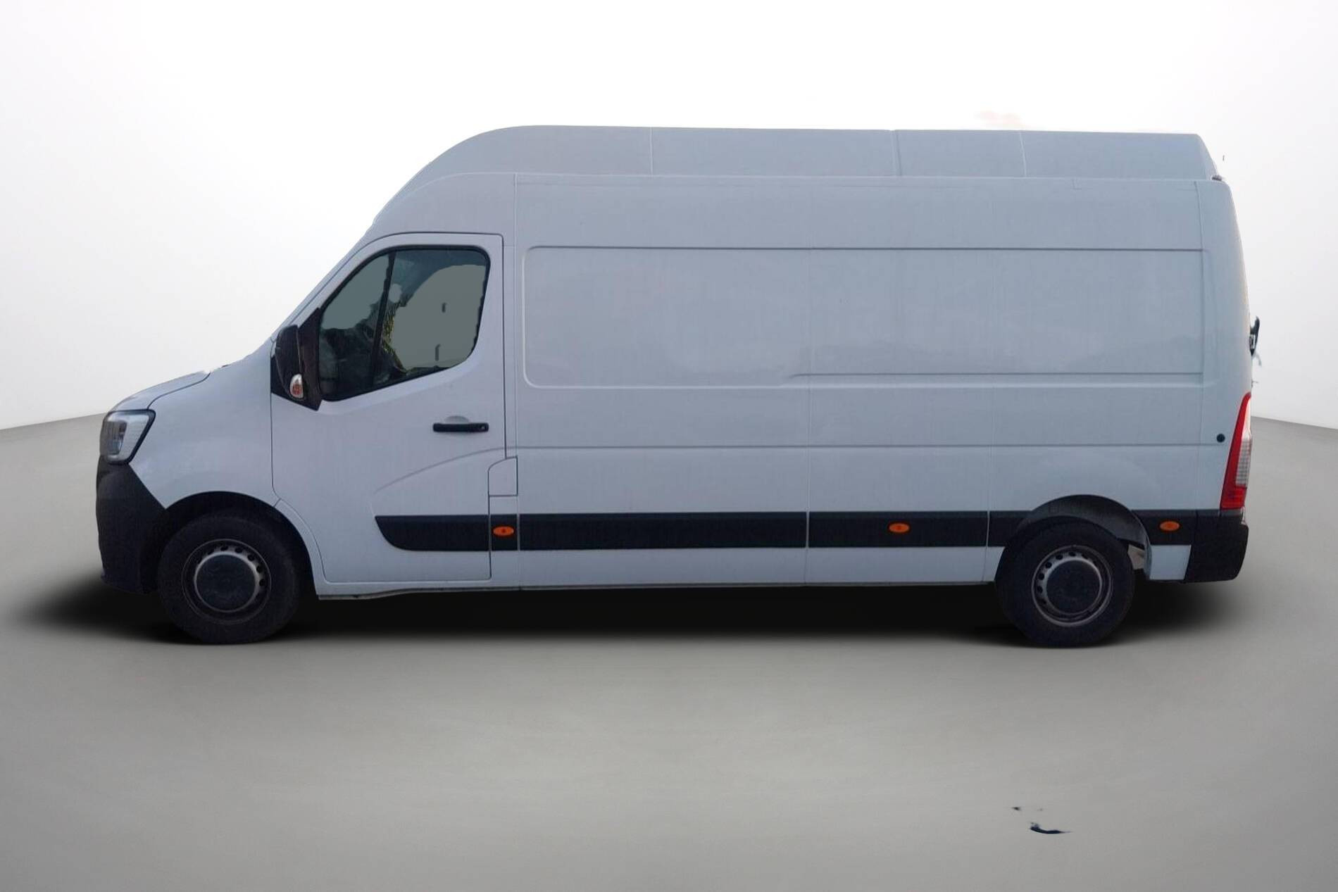 Vente en ligne Renault Master Fourgon MASTER FGN TRAC F3500 L3H3 BLUE DCI 135 au prix de 29 900 €