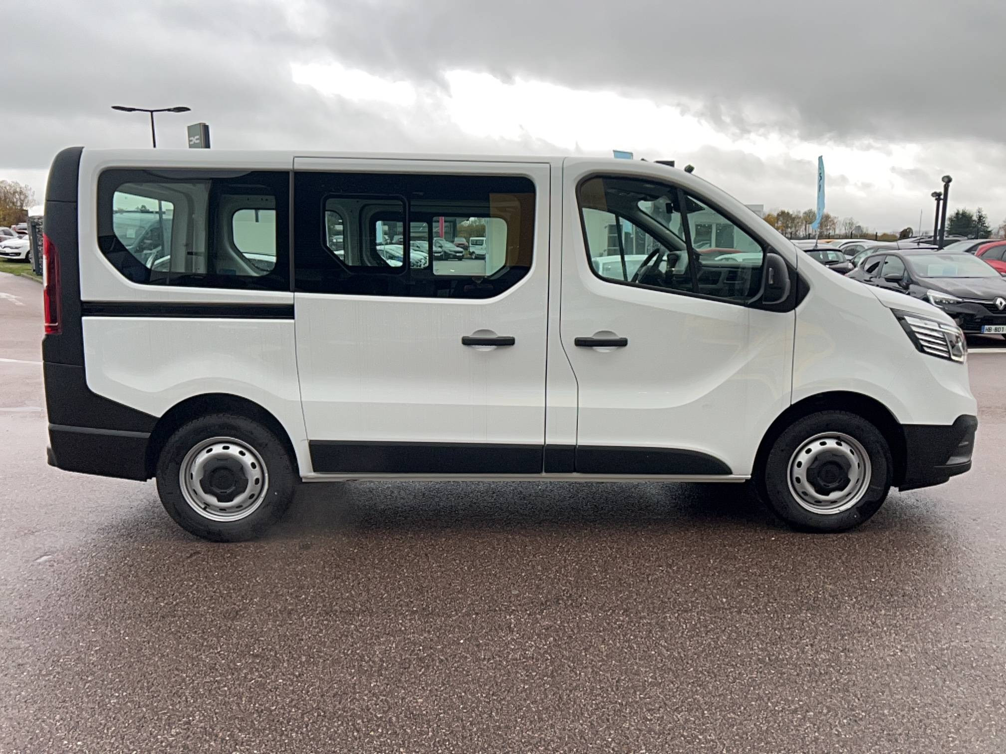 Vente en ligne Renault Trafic 3 Fourgon TRAFIC FGN L1H1 2T8 BLUE DCI 150 EDC GSR2 au prix de 29 991 €