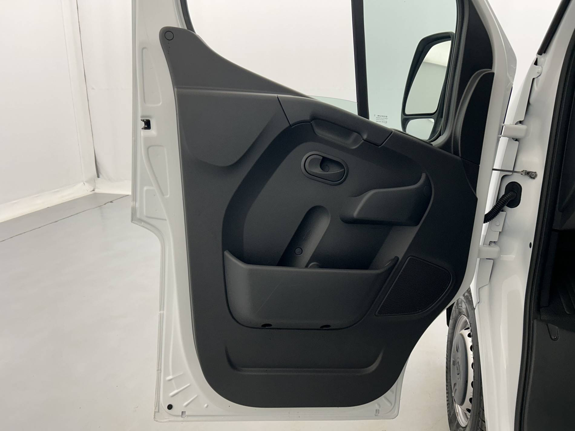 Vente en ligne Renault Master Fourgon MASTER FGN TRAC F3500 L2H2 BLUE DCI 135 au prix de 27 990 €