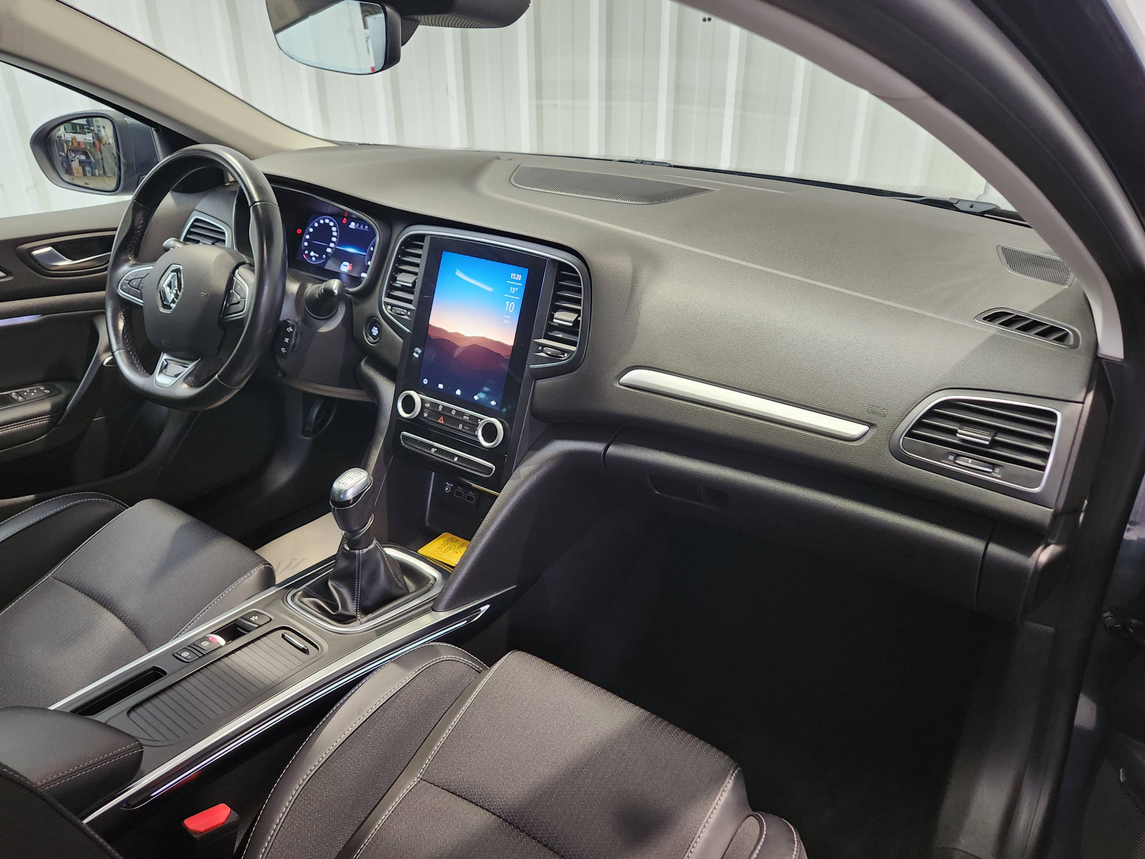 Vente en ligne Renault Megane 4 Mégane IV Berline Blue dCi 115 au prix de 16 790 €