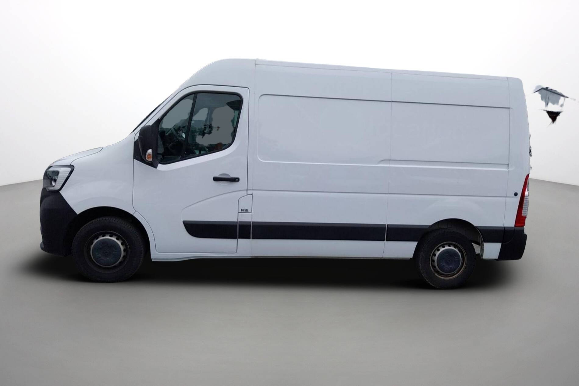Vente en ligne Renault Master Fourgon MASTER FGN TRAC F3500 L2H2 BLUE DCI 135 au prix de 23 990 €
