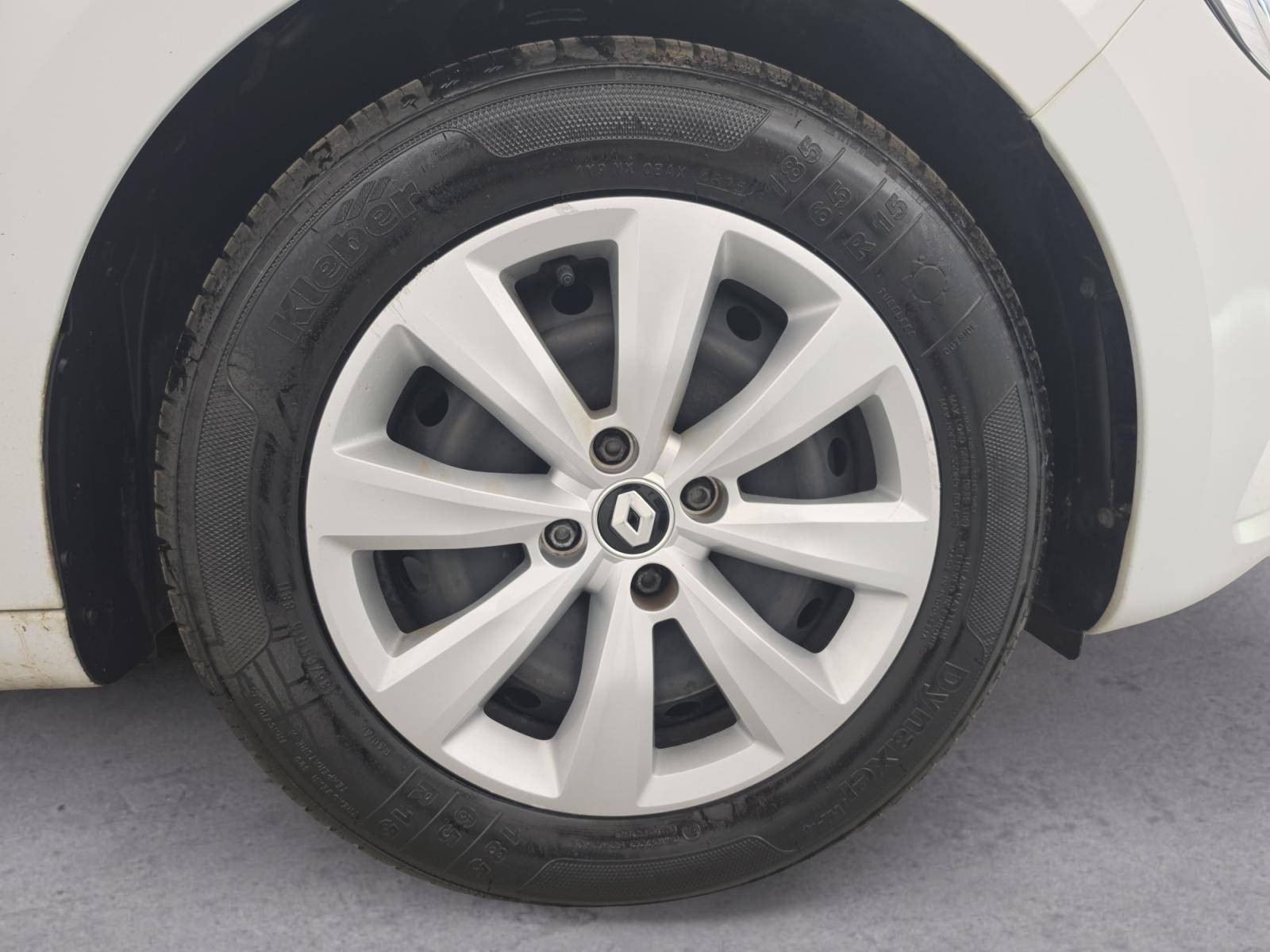 Vente en ligne Renault Clio 5 CLIO SOCIETE BLUE DCI 100 - 21N au prix de 11 990 €